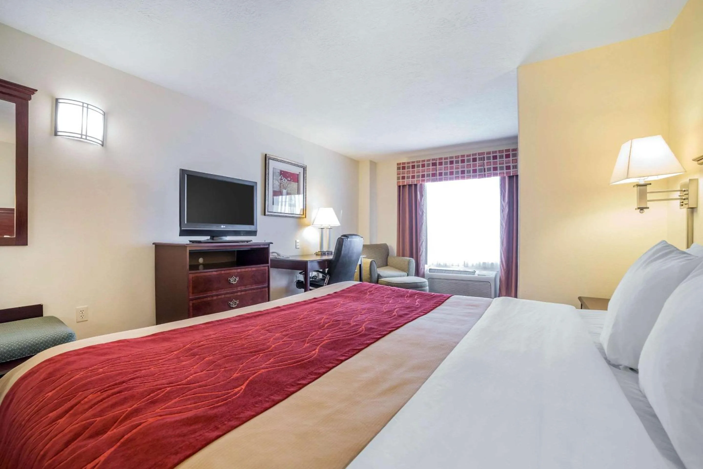 Photo of the whole room, Bed in Comfort Inn & Suites Rock Springs-Green River