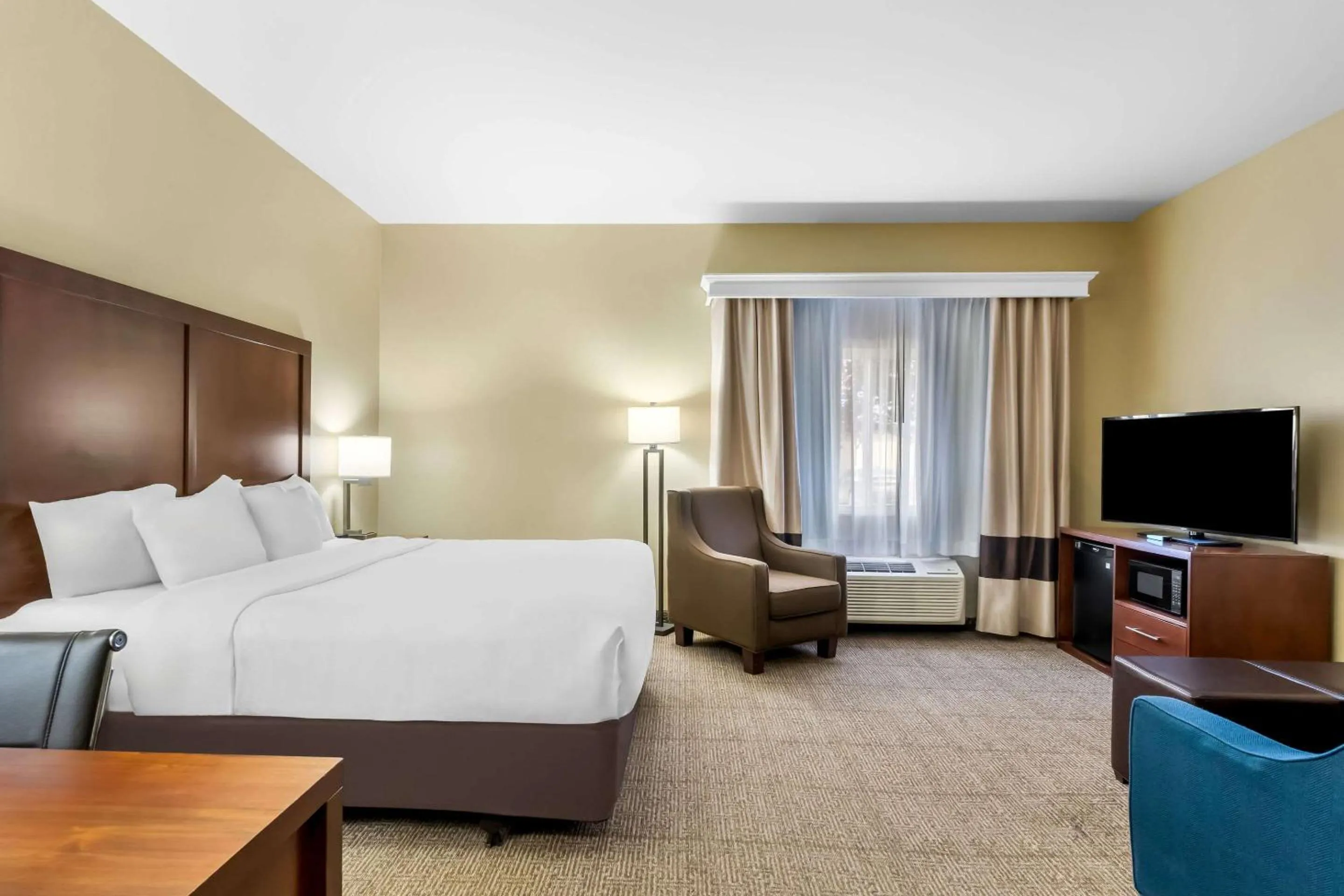 Bedroom, Bed in Comfort Inn & Suites Near University of Wyoming