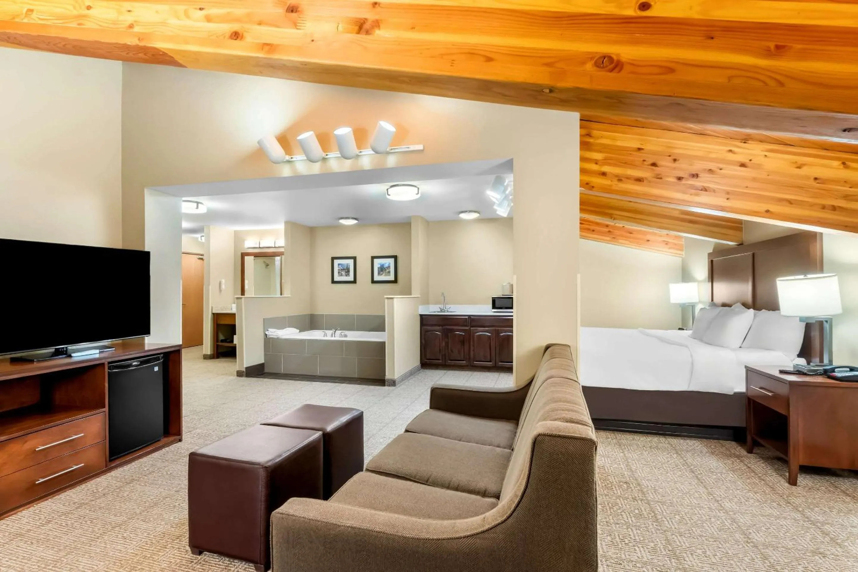 Bedroom, Bed in Comfort Inn & Suites Near University of Wyoming
