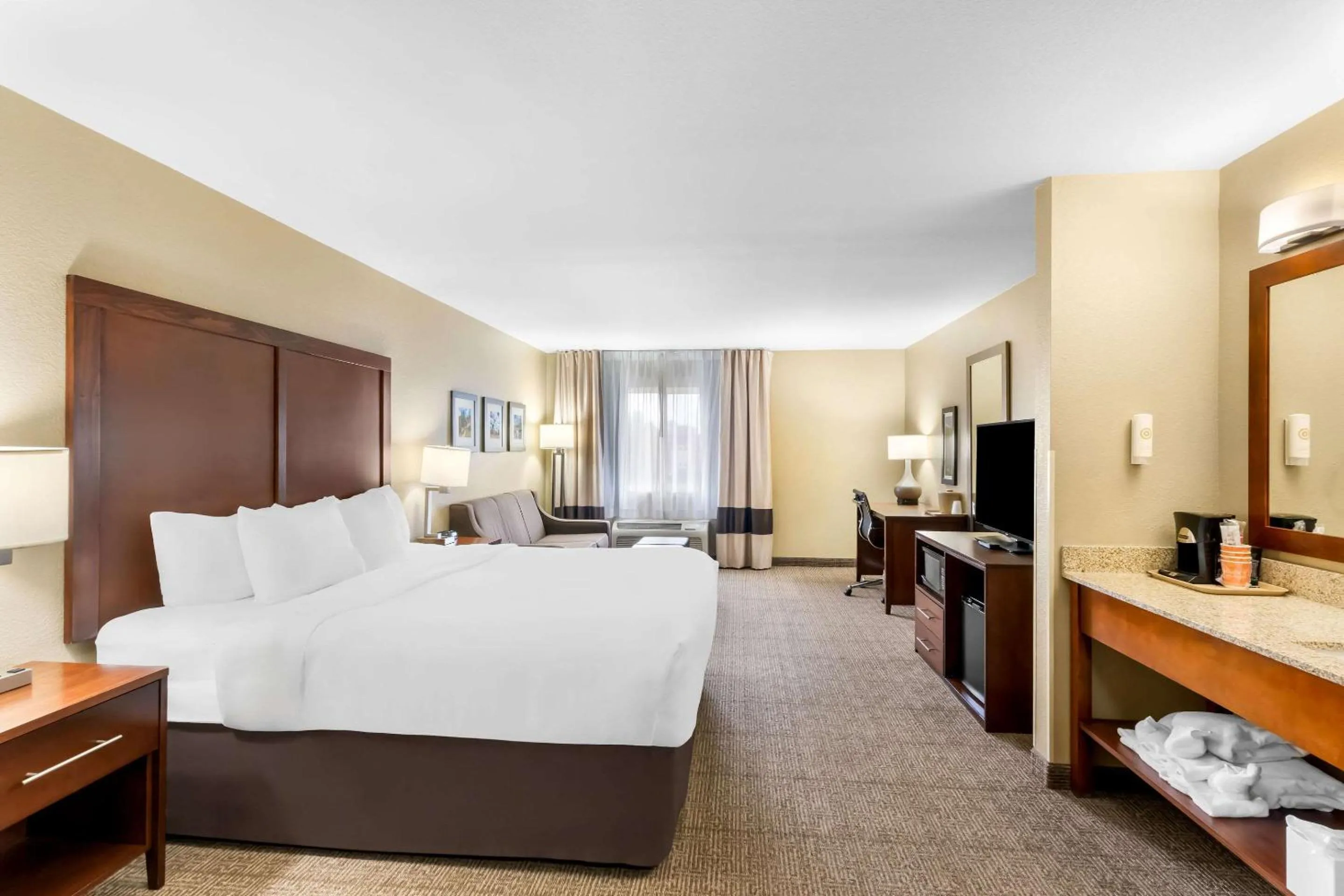 Bedroom, Bed in Comfort Inn & Suites Near University of Wyoming