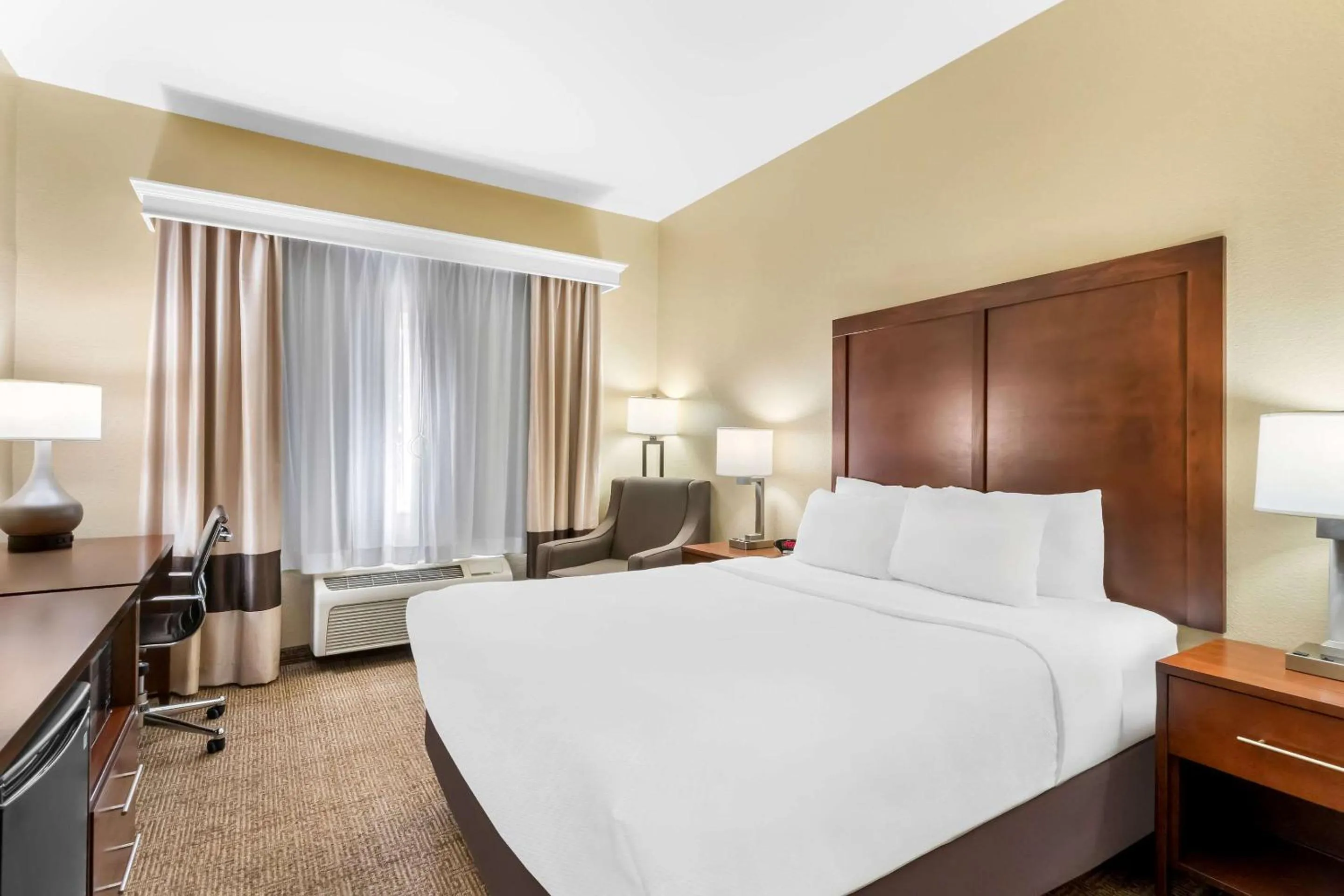 Bedroom, Bed in Comfort Inn & Suites Near University of Wyoming