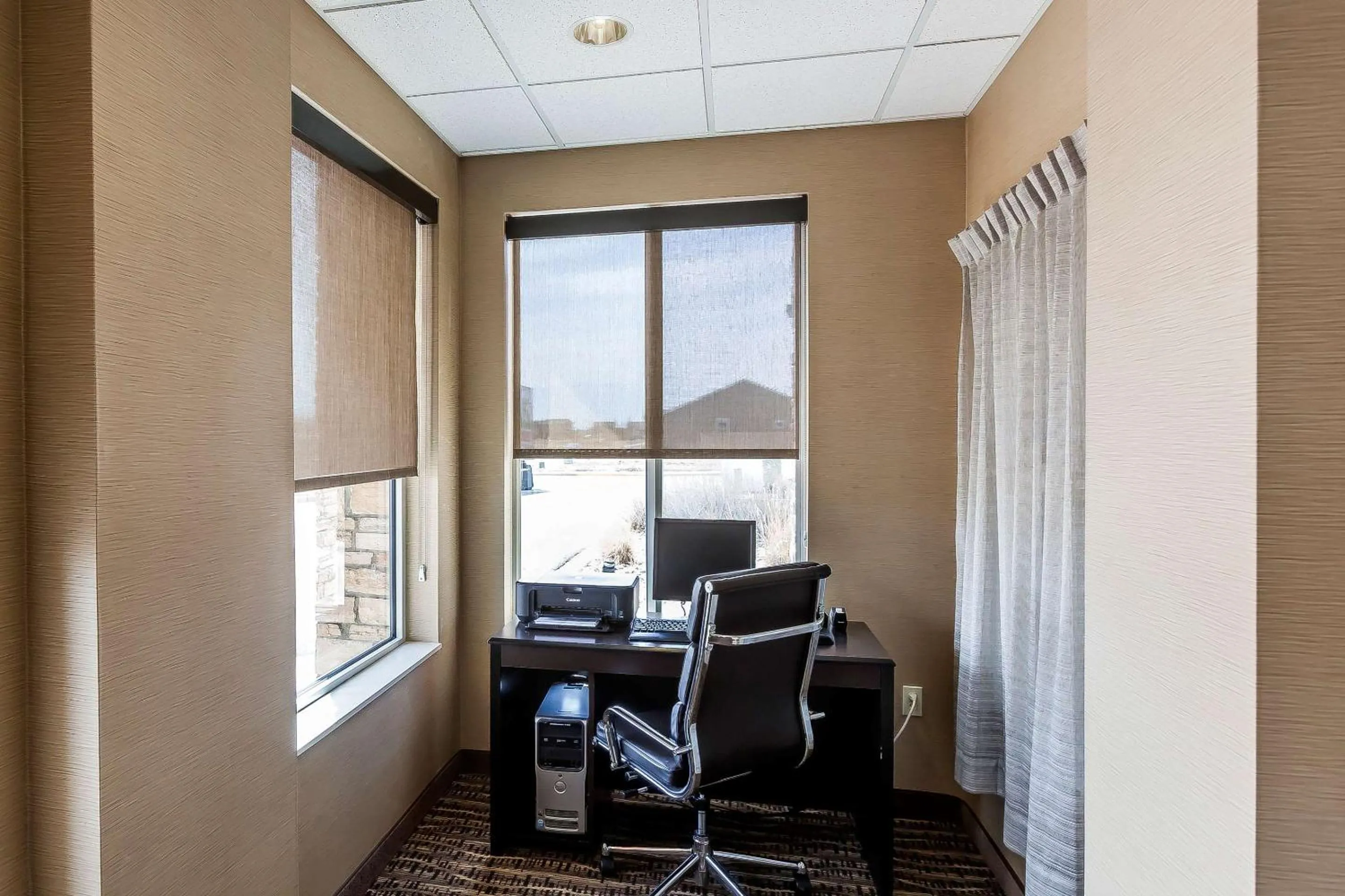 Business facilities in Comfort Inn & Suites Near University of Wyoming