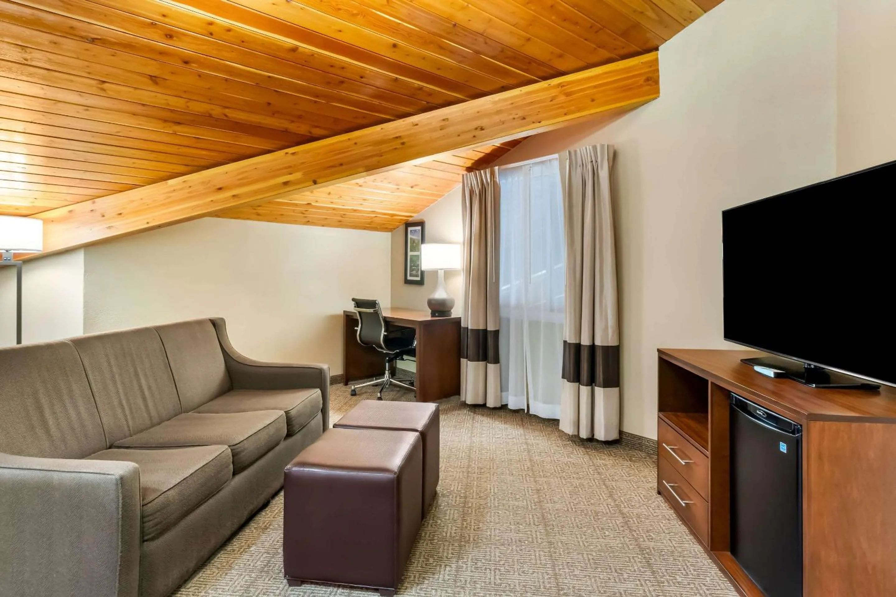 Bedroom in Comfort Inn & Suites Near University of Wyoming