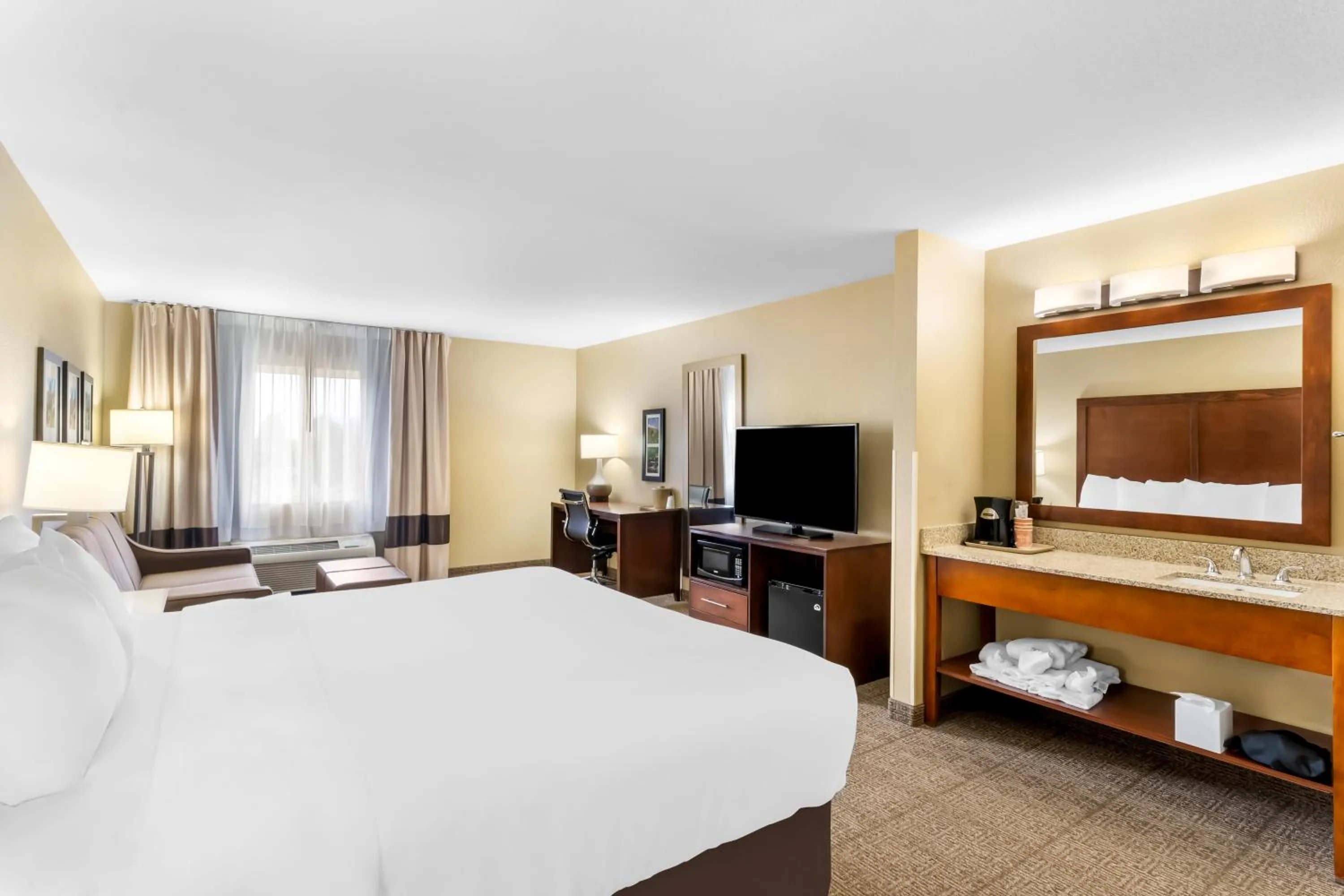 Bed in Comfort Inn & Suites Near University of Wyoming