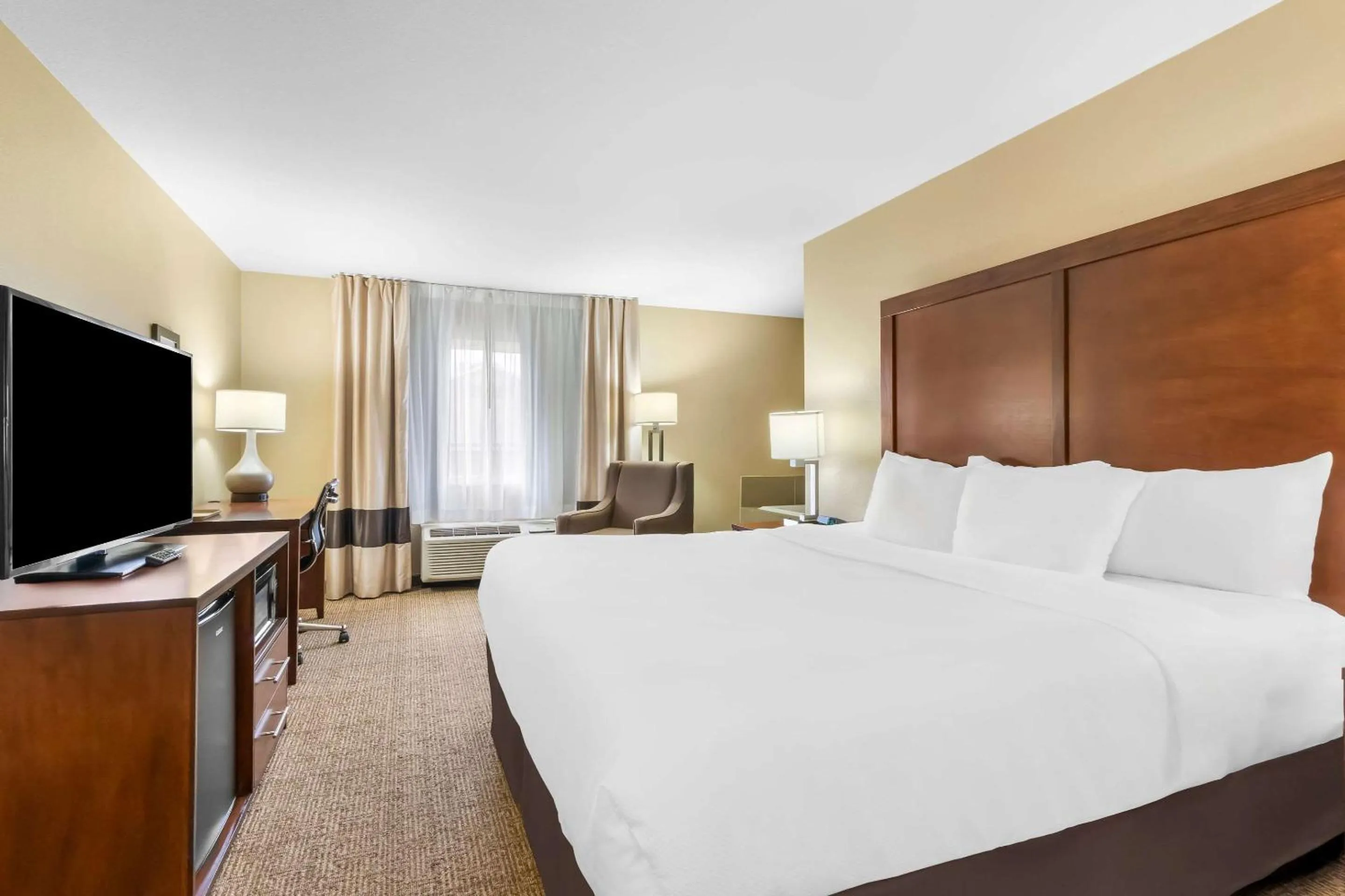 Bedroom, Bed in Comfort Inn & Suites Near University of Wyoming