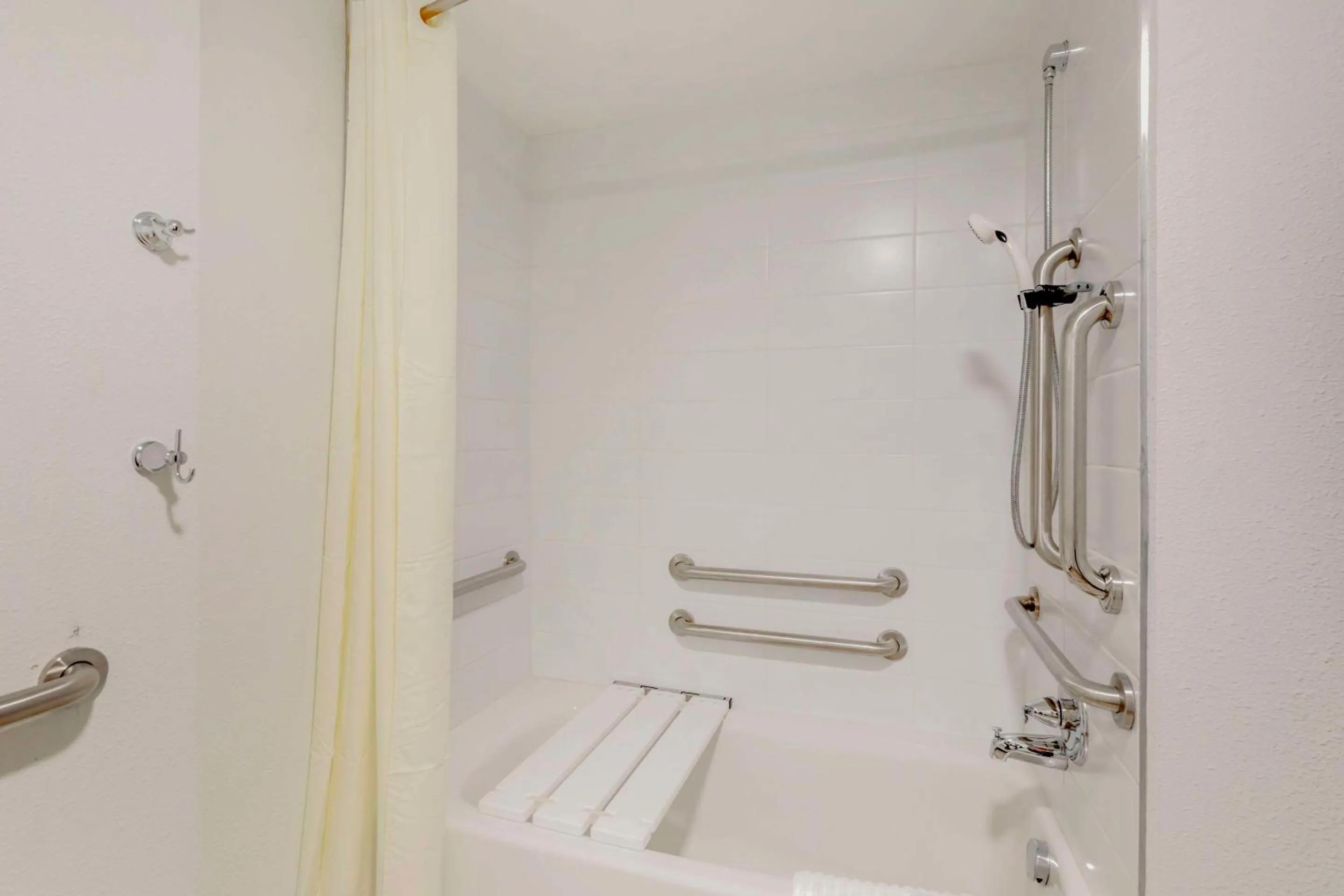 Bathroom in Comfort Suites Cheyenne