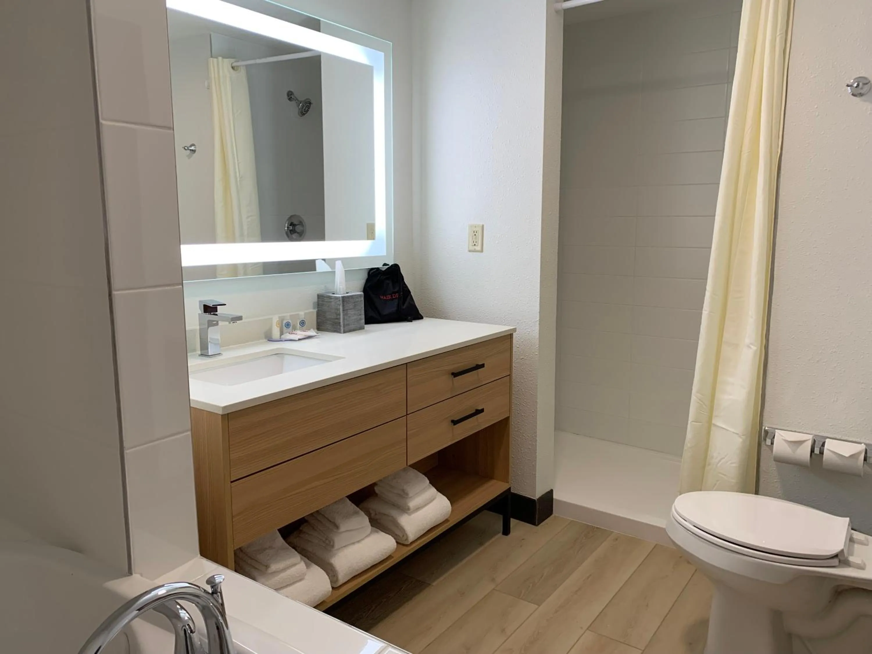 Hot Tub in Comfort Suites Cheyenne