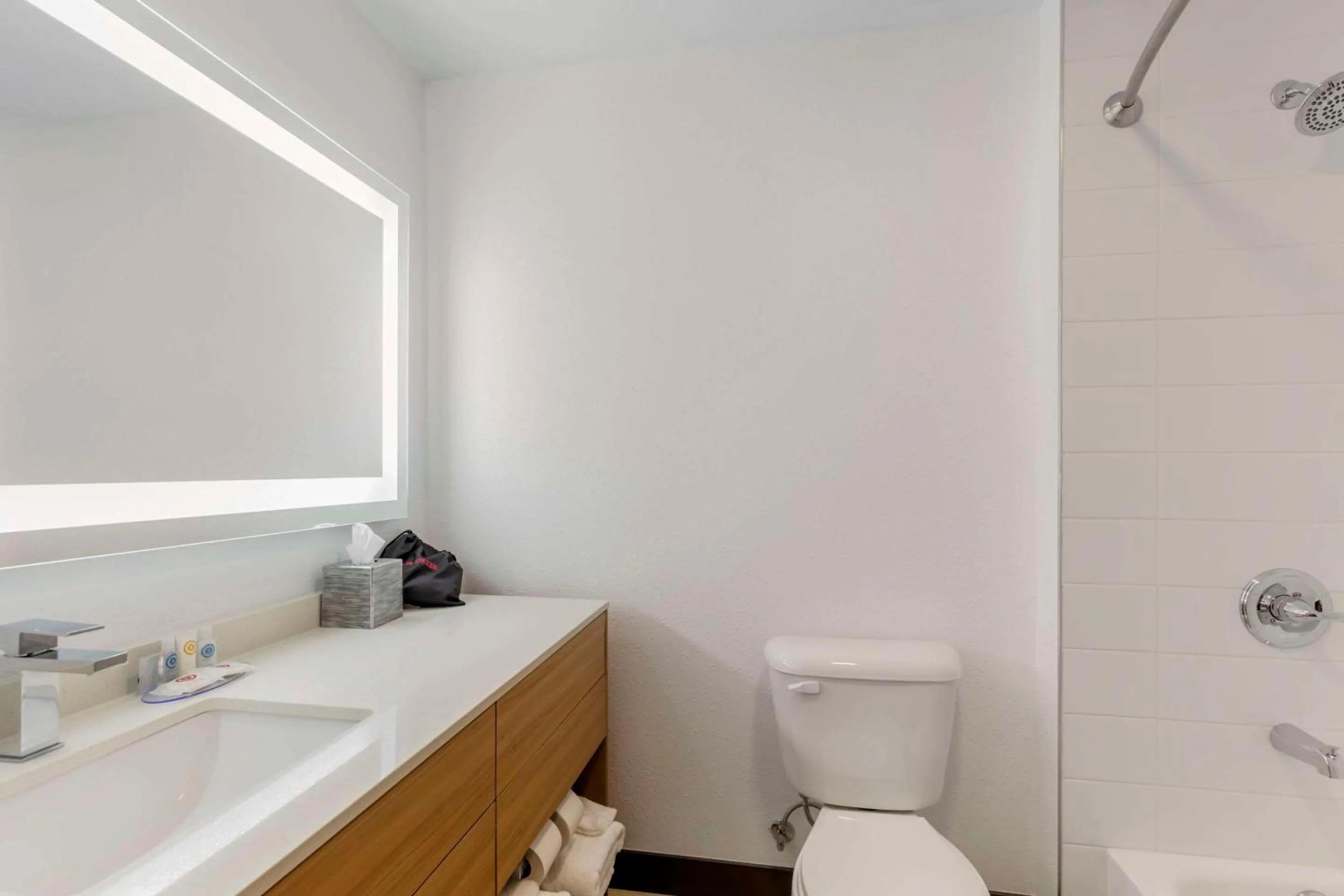 Bedroom in Comfort Suites Cheyenne