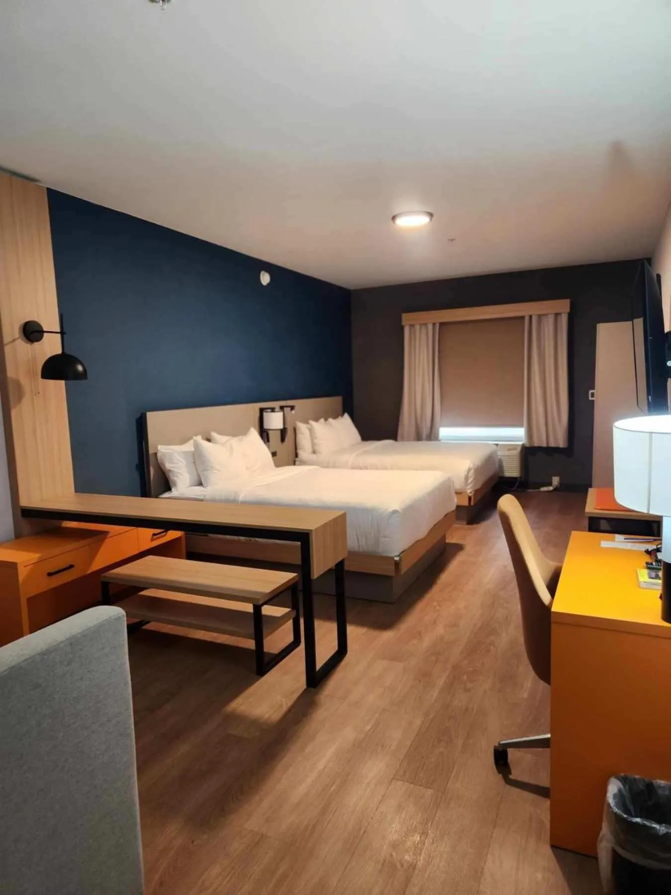 Photo of the whole room, Bed in Comfort Suites Cheyenne