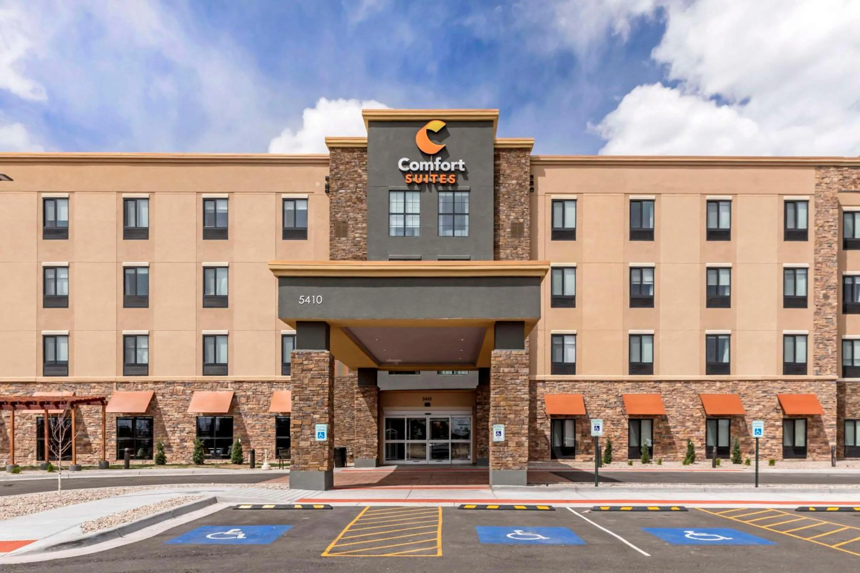 Property building in Comfort Suites Cheyenne