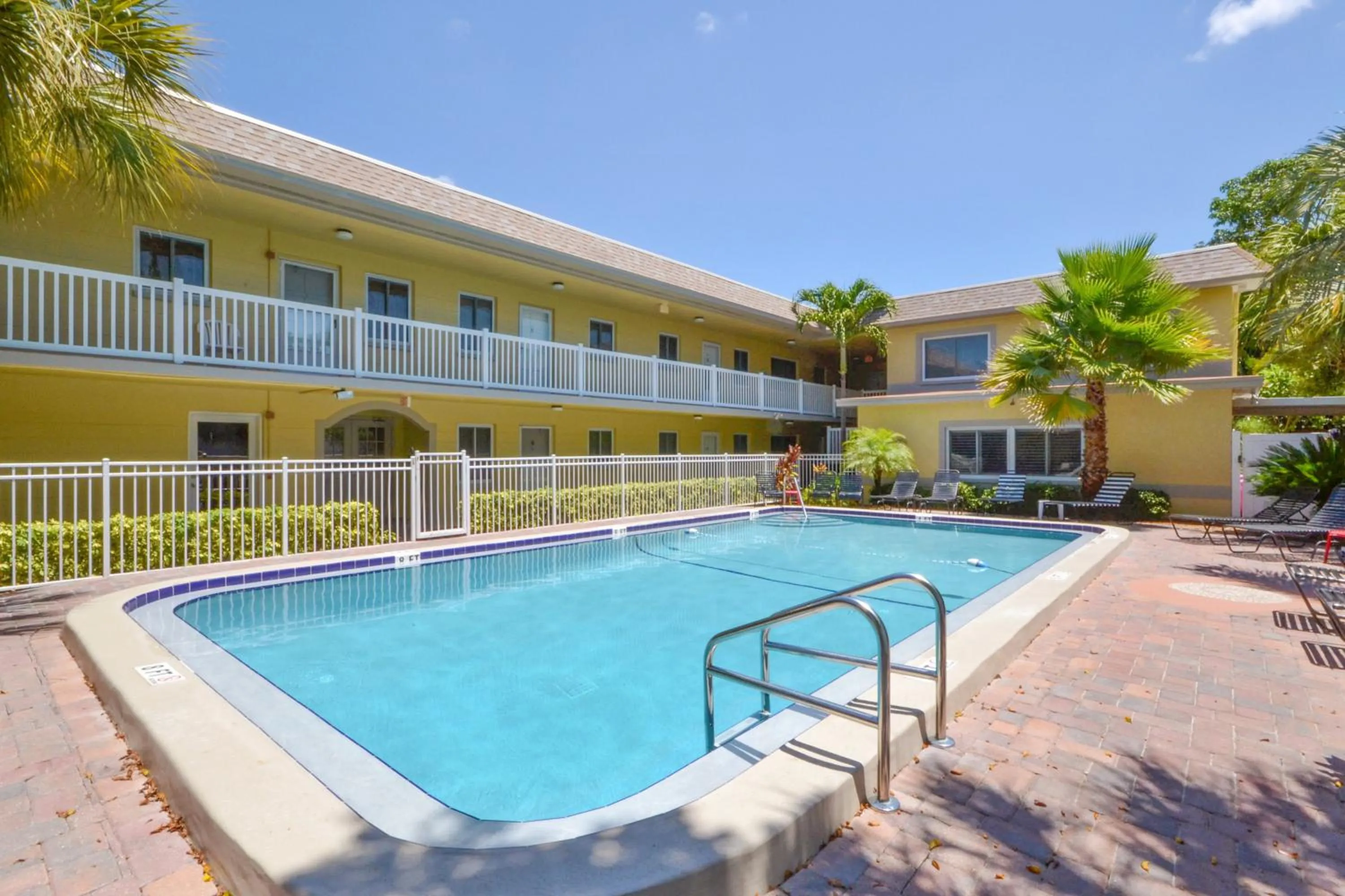 Swimming pool in Waves 18