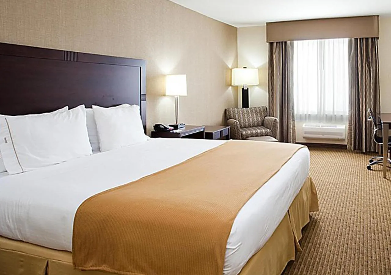 Bedroom in Norwood Inn & Suites Eagan