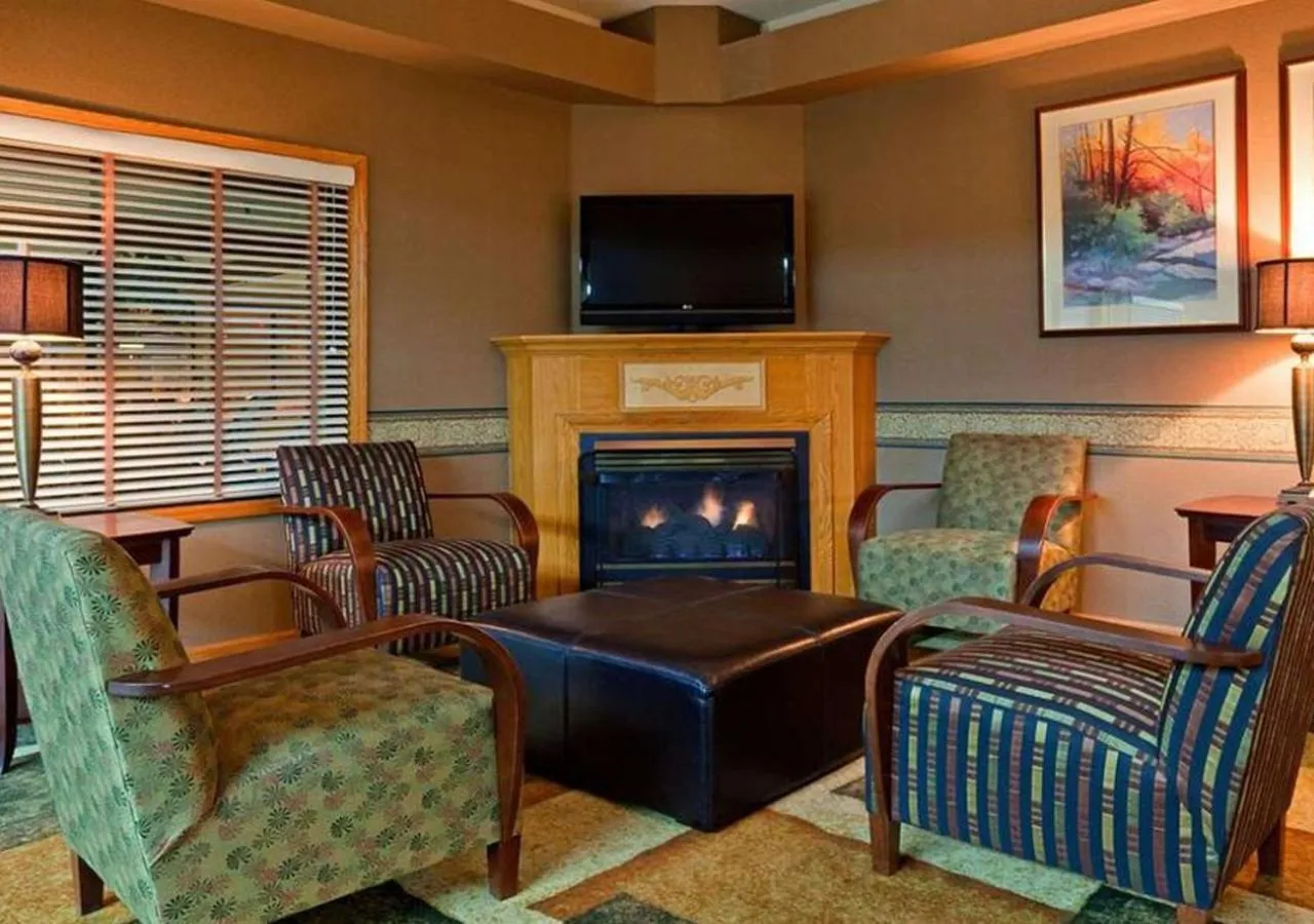 Seating Area in Norwood Inn & Suites Eagan