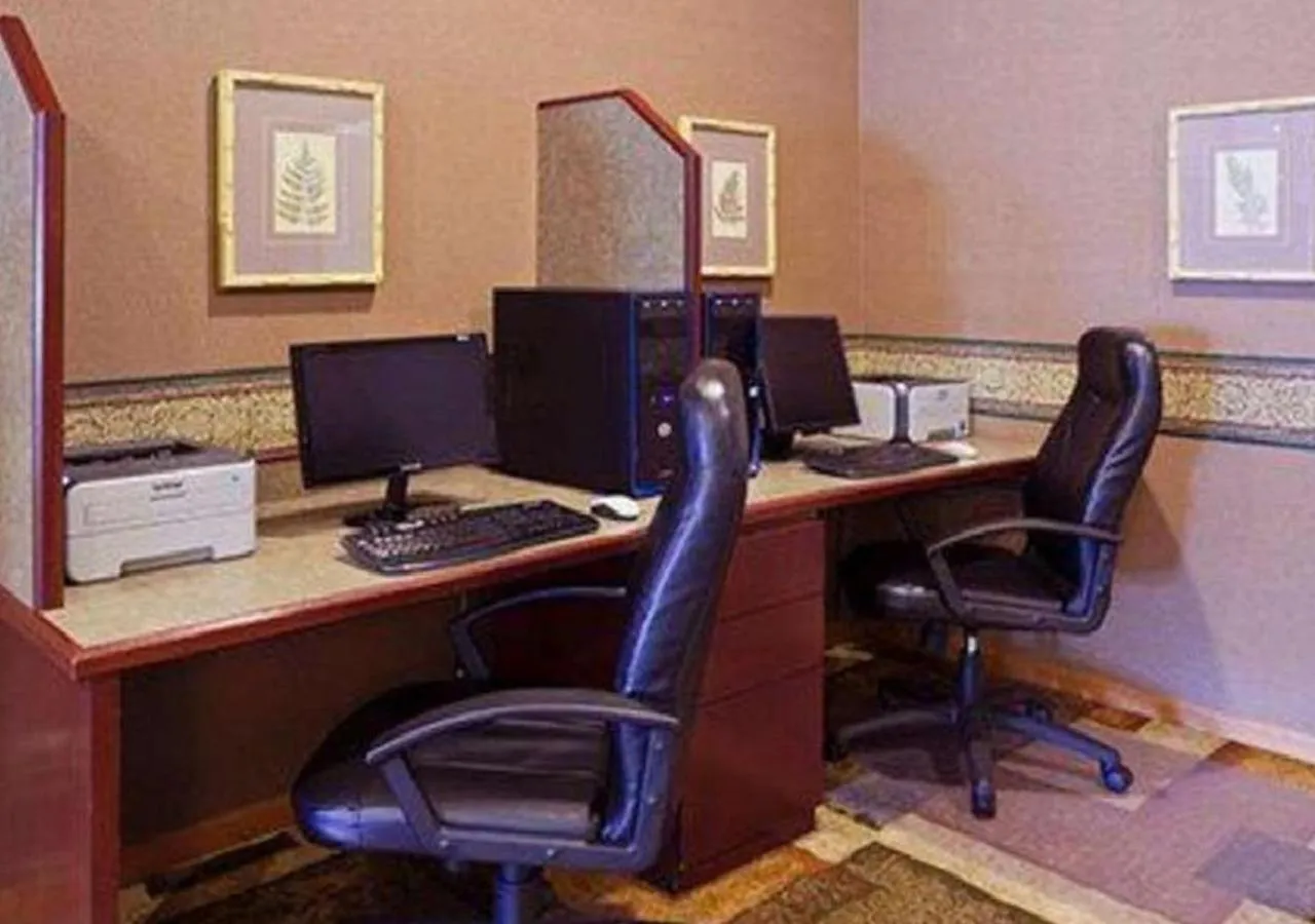 Business facilities, Business Area/Conference Room in Norwood Inn & Suites Eagan