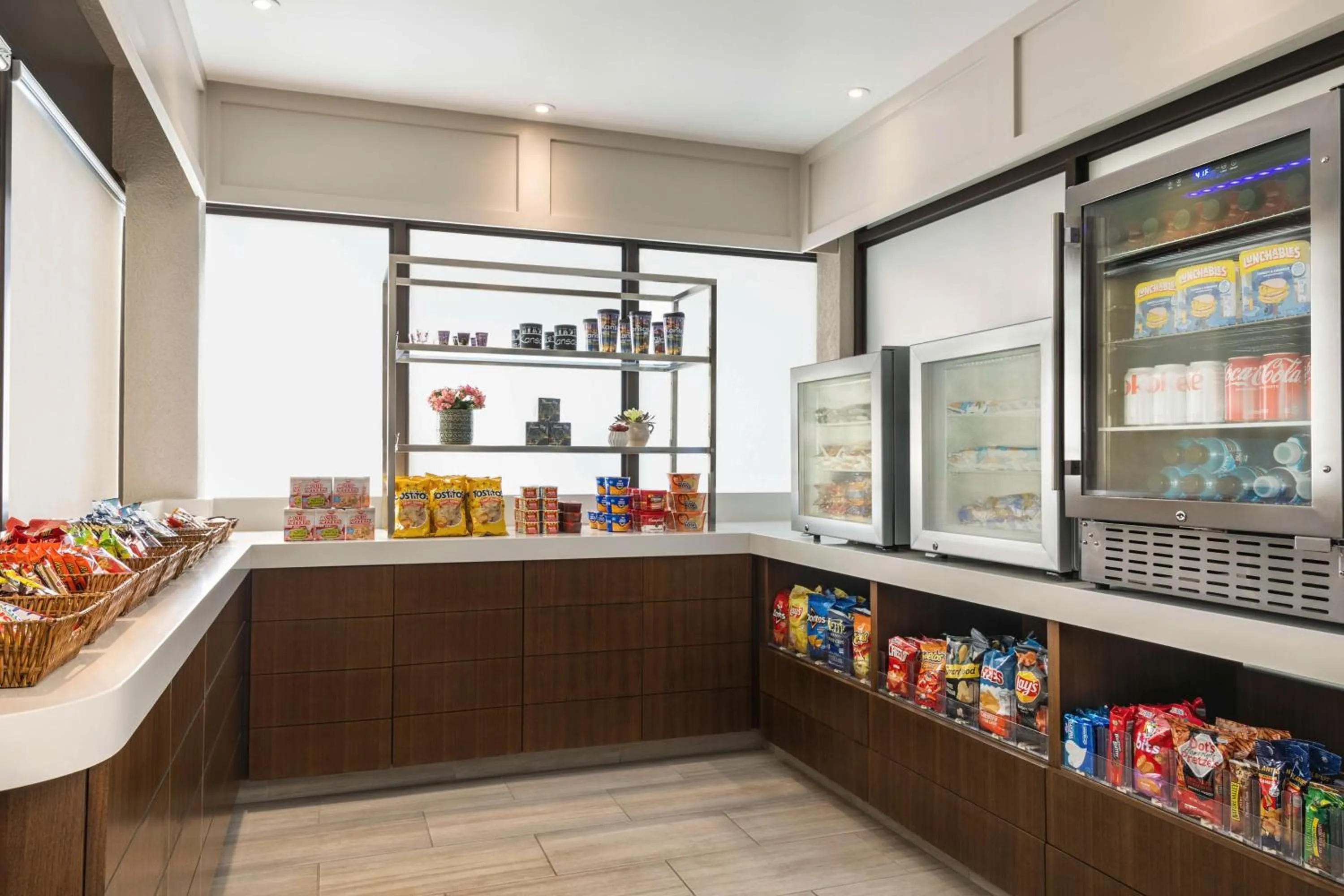 Restaurant/places to eat in Embassy Suites by Hilton Kansas City Overland Park