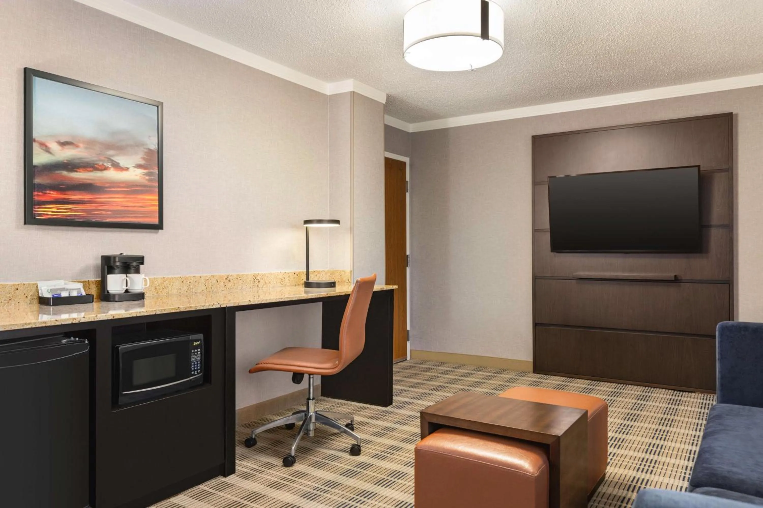 Bedroom in Embassy Suites by Hilton Kansas City Overland Park