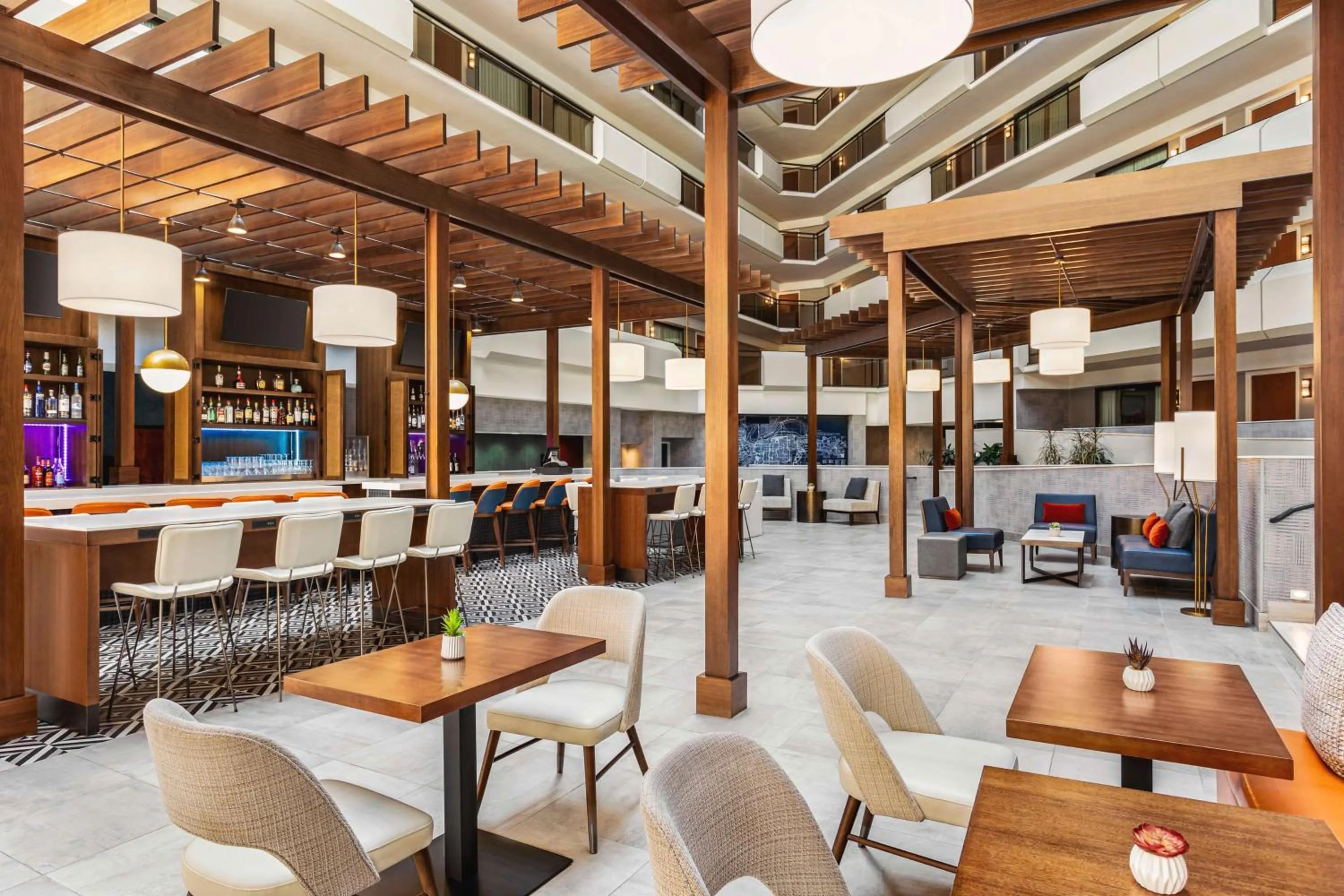 Lounge or bar in Embassy Suites by Hilton Kansas City Overland Park