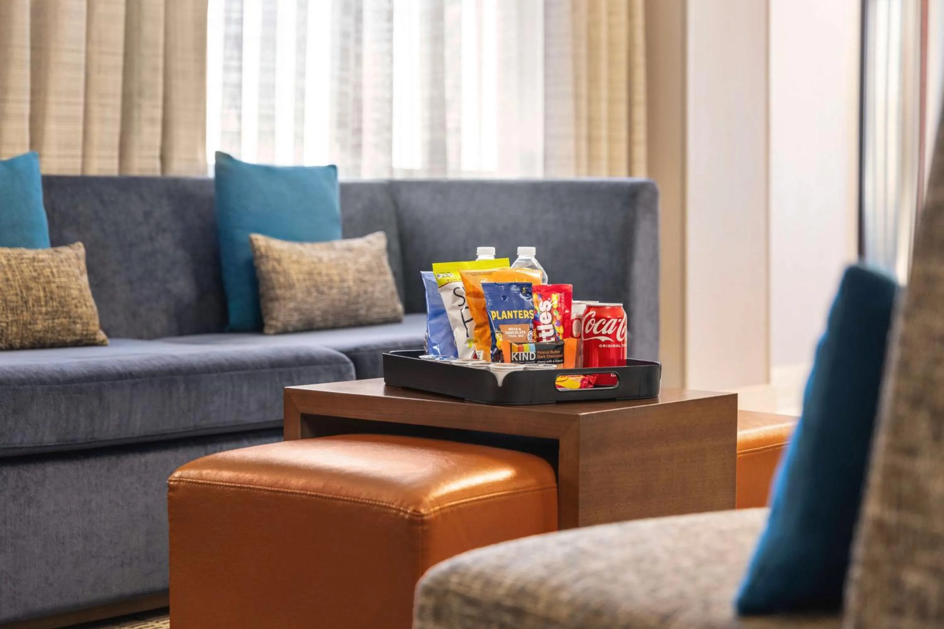 Living room in Embassy Suites by Hilton Kansas City Overland Park