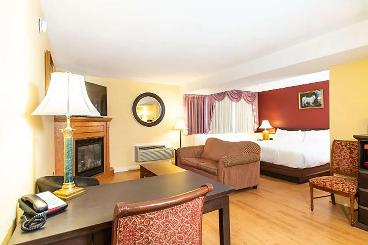 Bedroom, Bed in Fireside Inn & Suites Waterville
