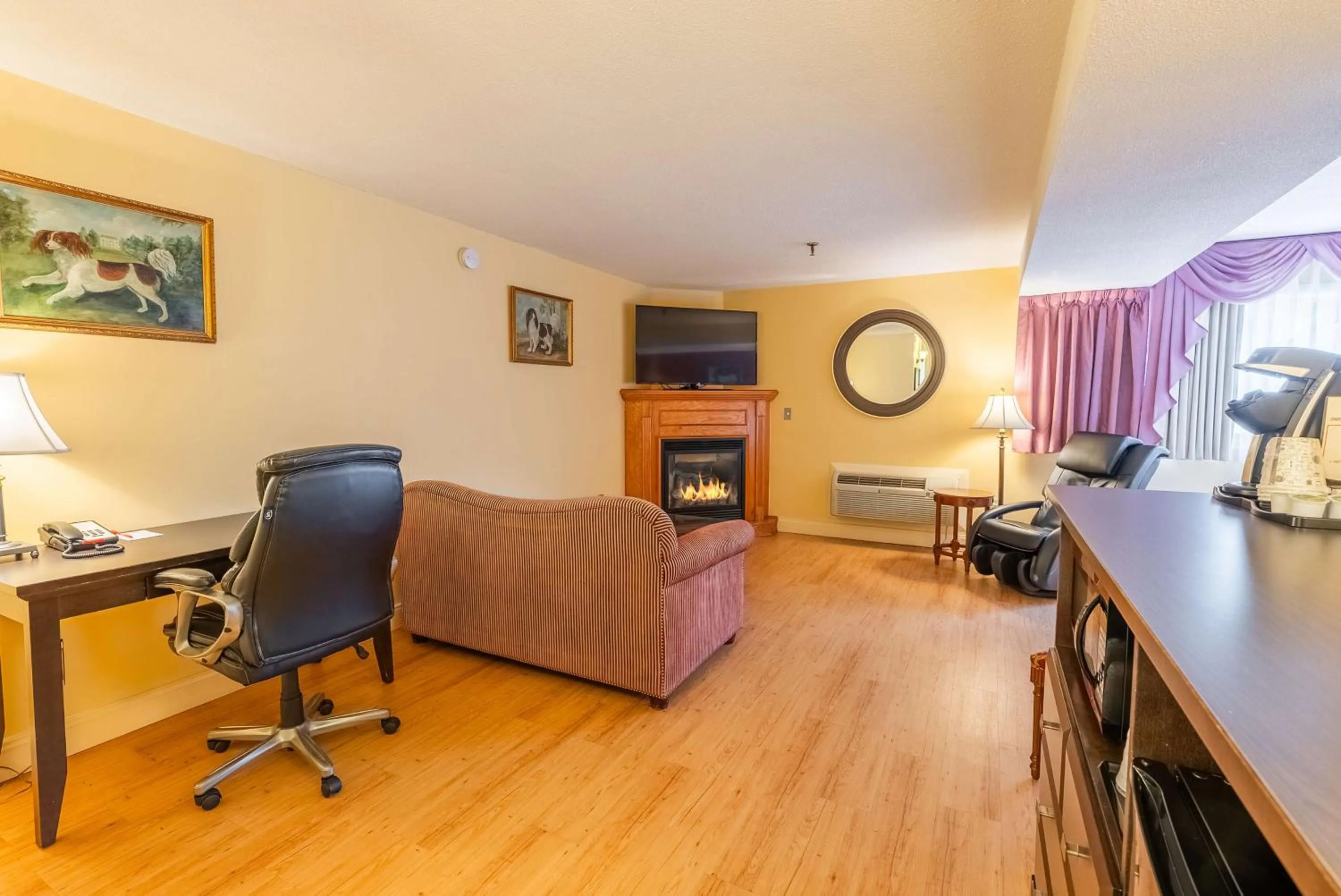 Bedroom in Fireside Inn & Suites Waterville