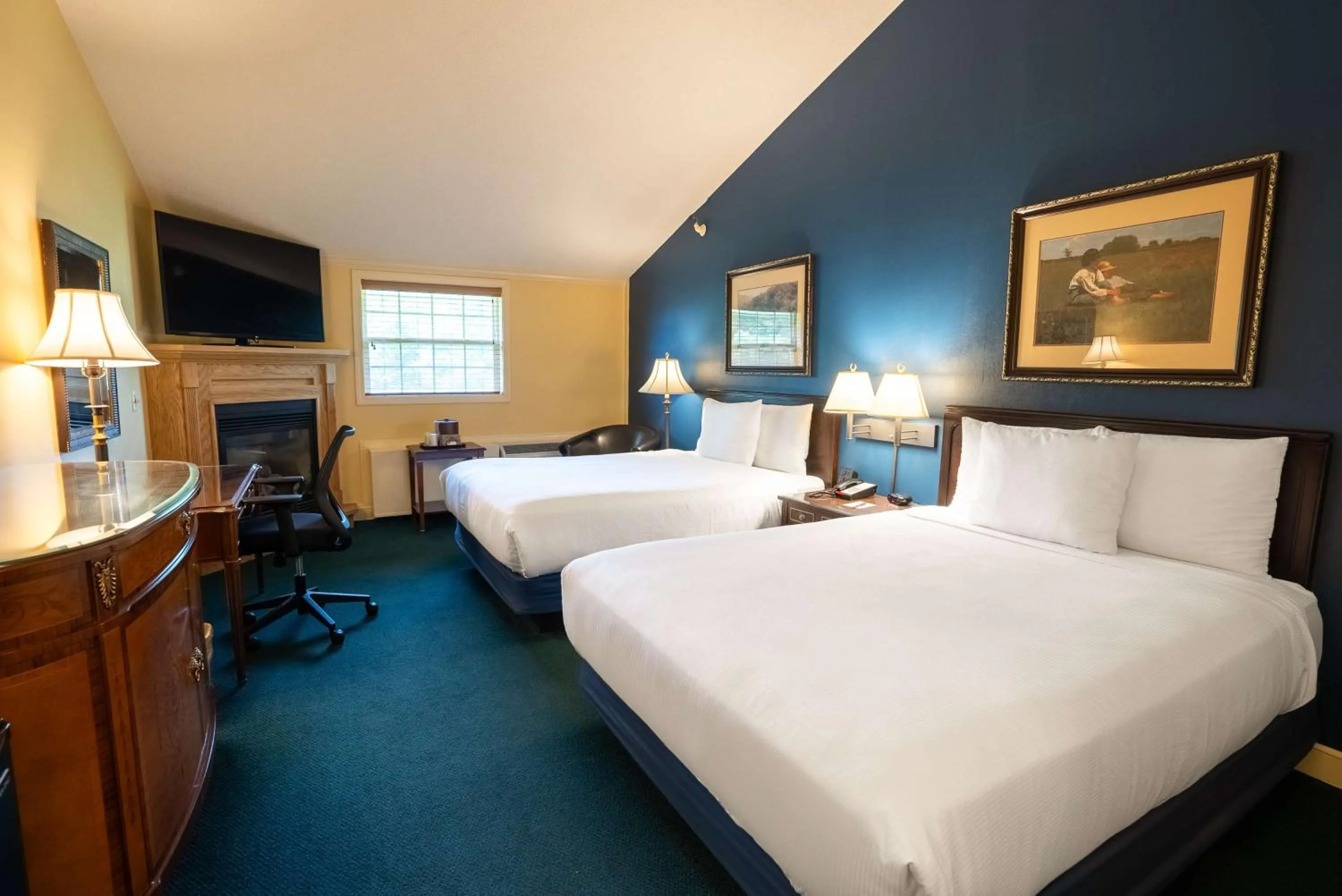 Bedroom, Bed in Fireside Inn & Suites Waterville