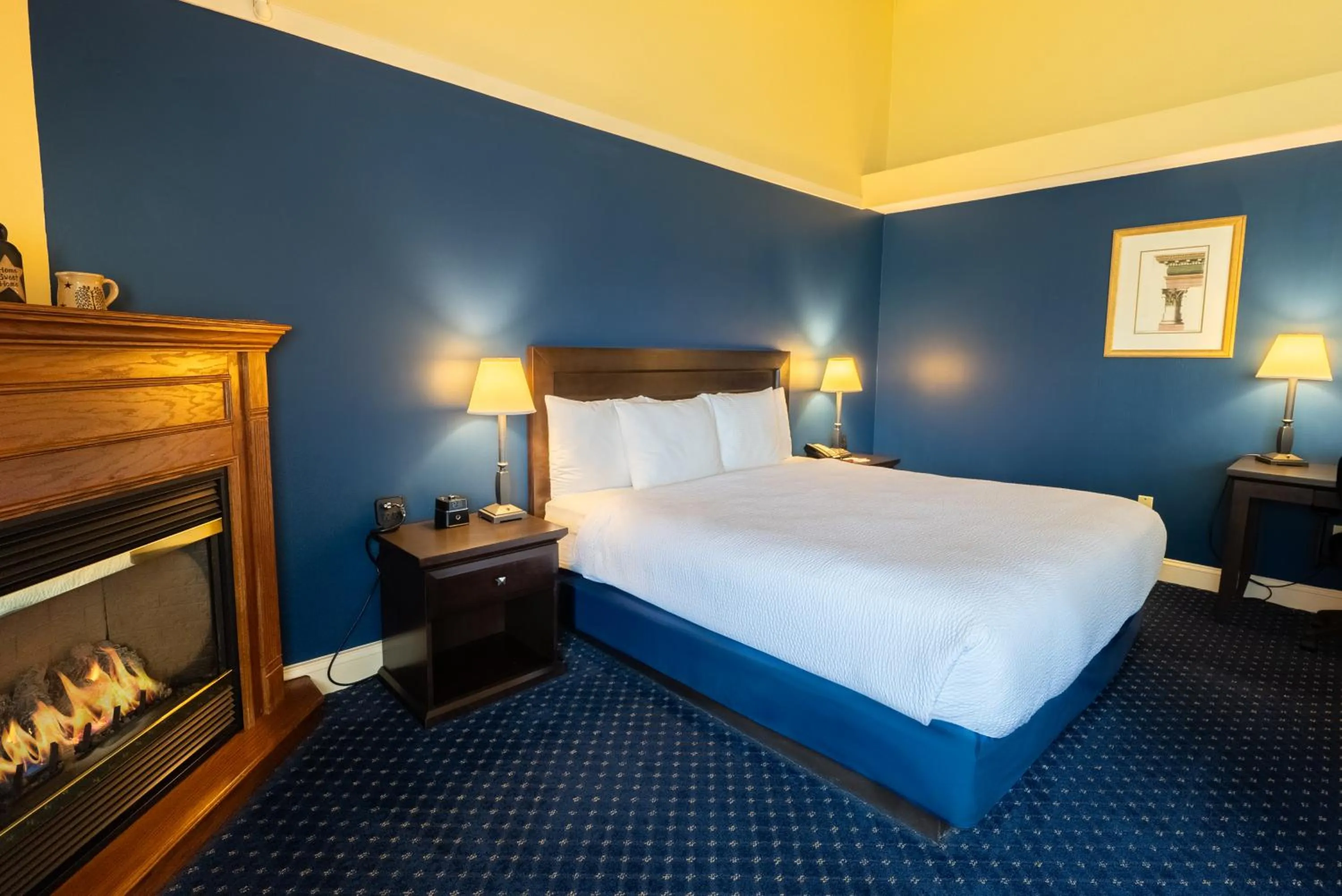 Bedroom, Bed in Fireside Inn & Suites Waterville