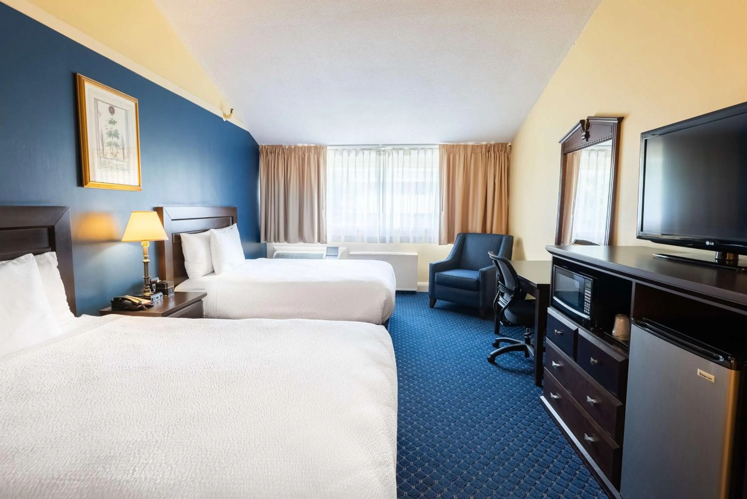 Bedroom, Bed in Fireside Inn & Suites Waterville