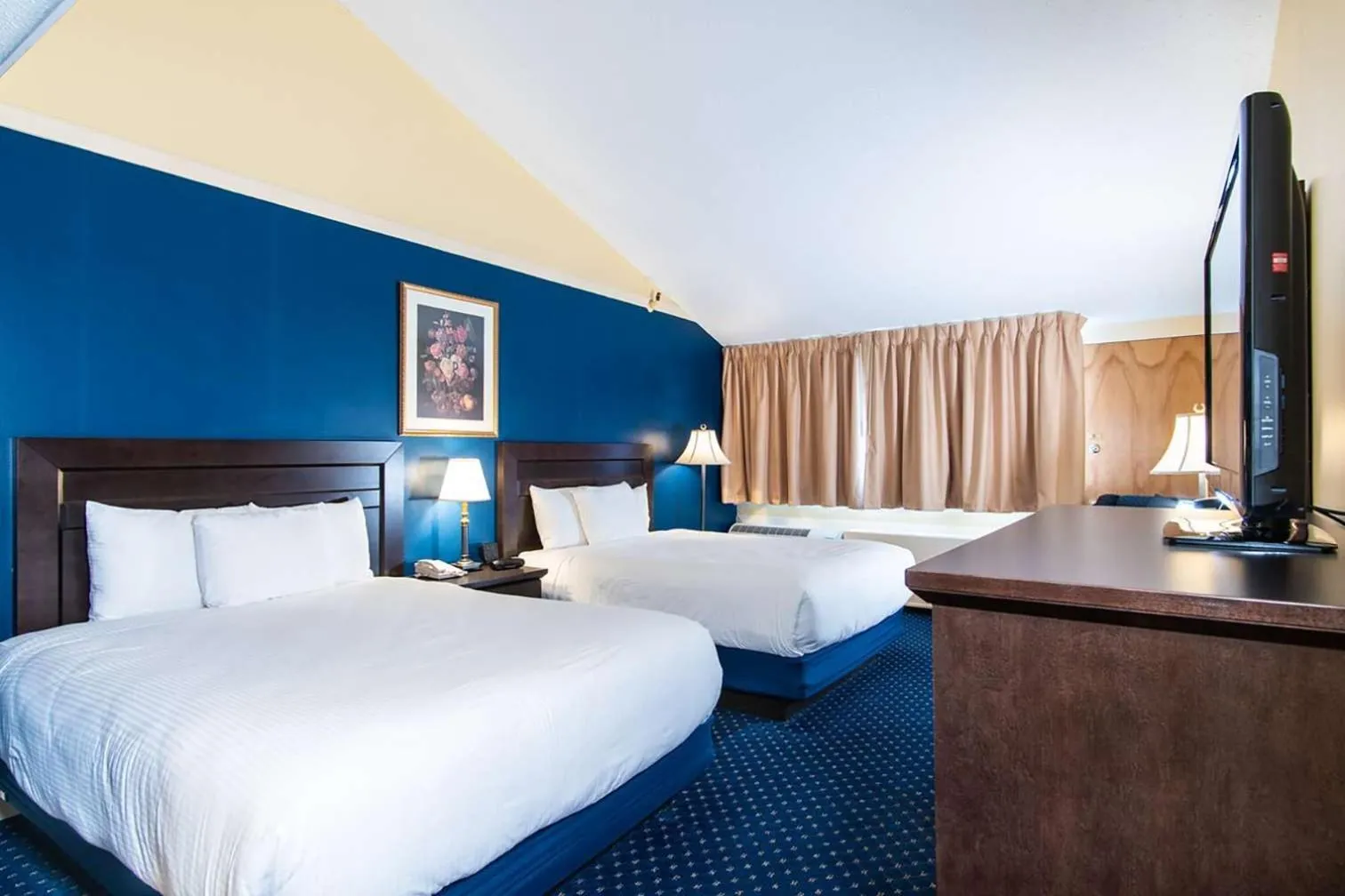 Bedroom, Bed in Fireside Inn & Suites Waterville