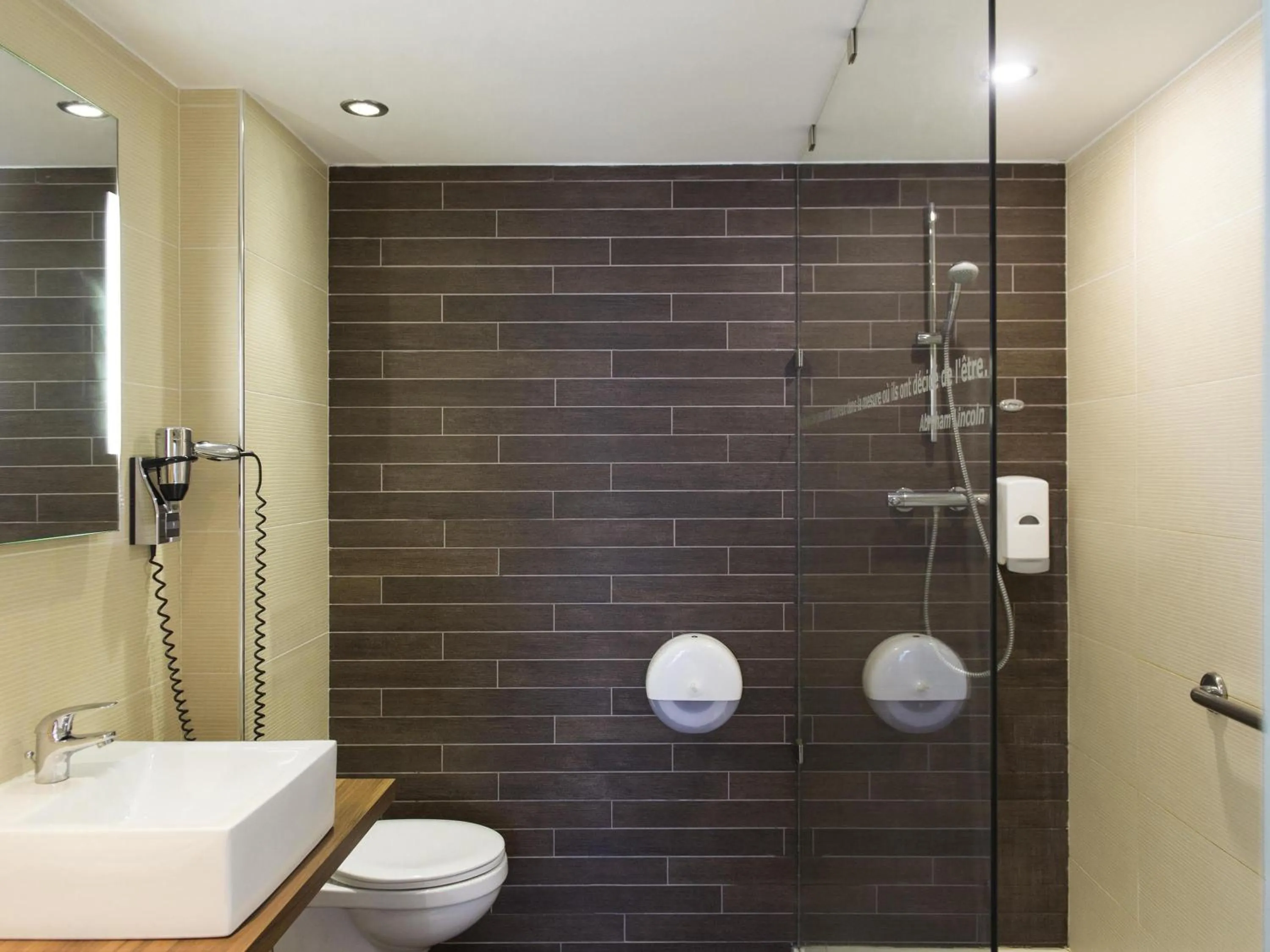 Bedroom in Ibis Styles La Louvière