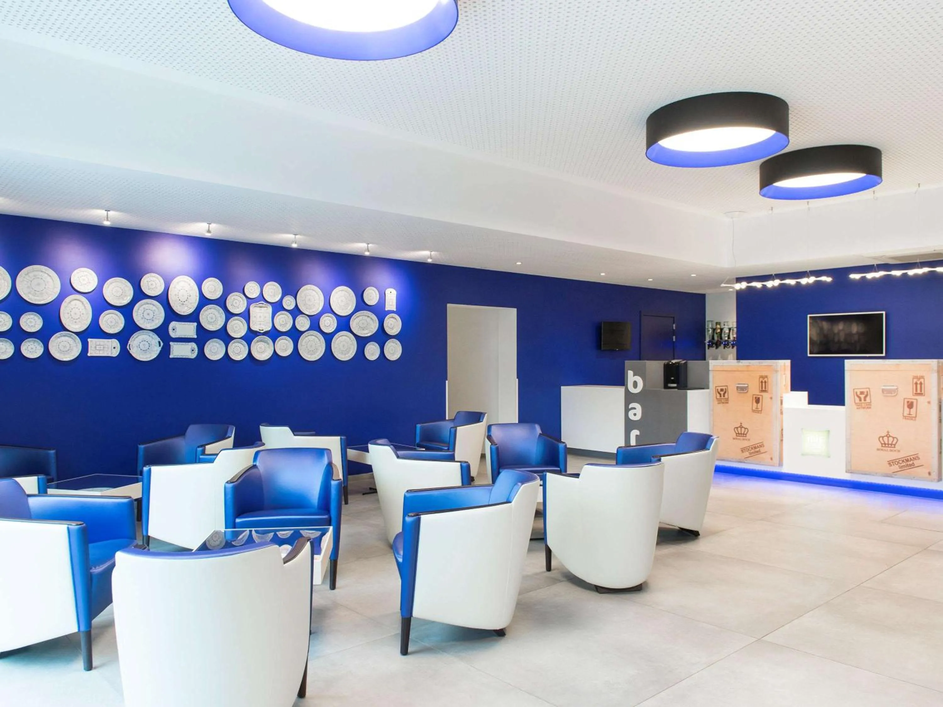 Lounge or bar in Ibis Styles La Louvière