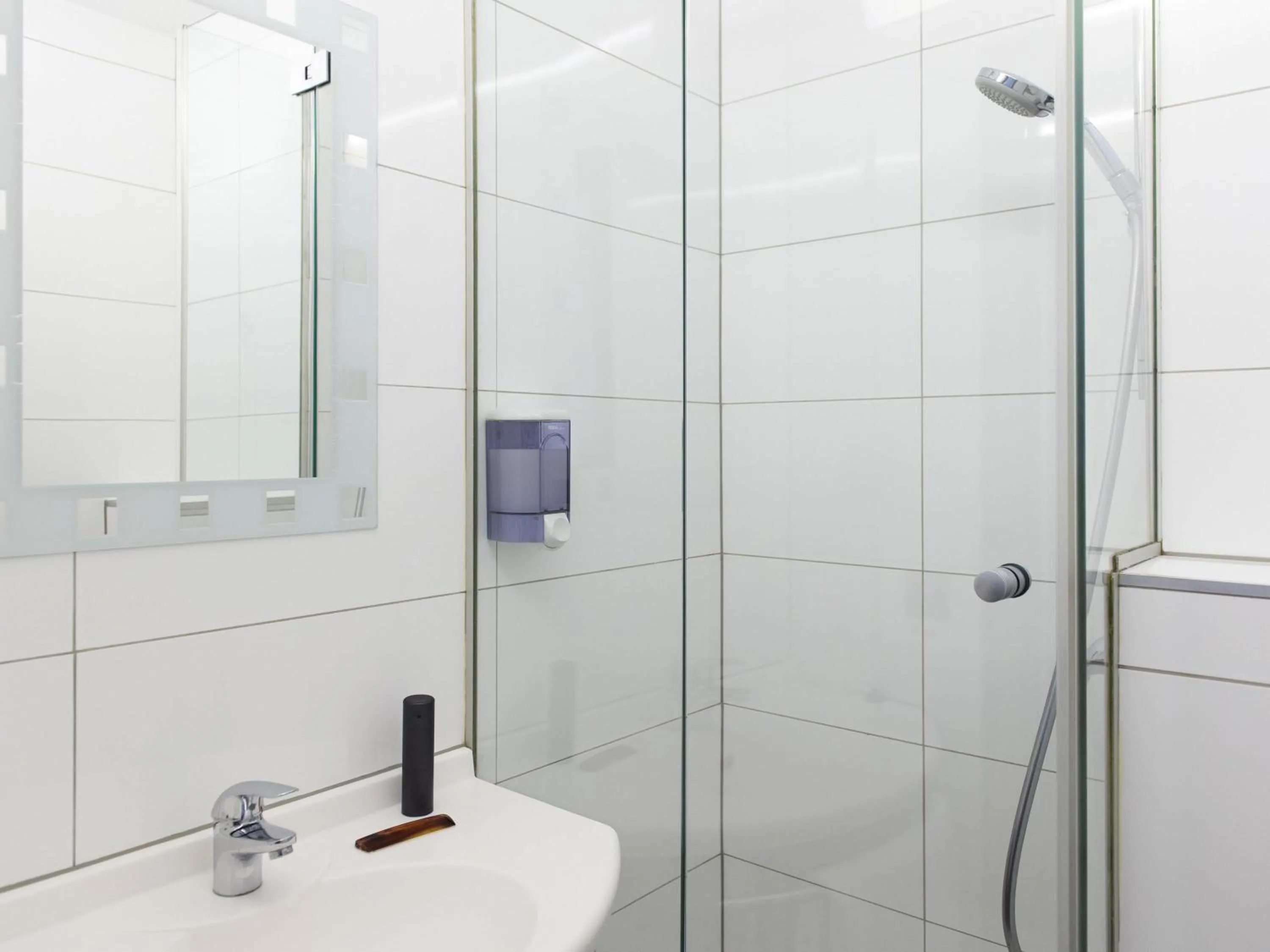 Bedroom in Ibis Styles La Louvière