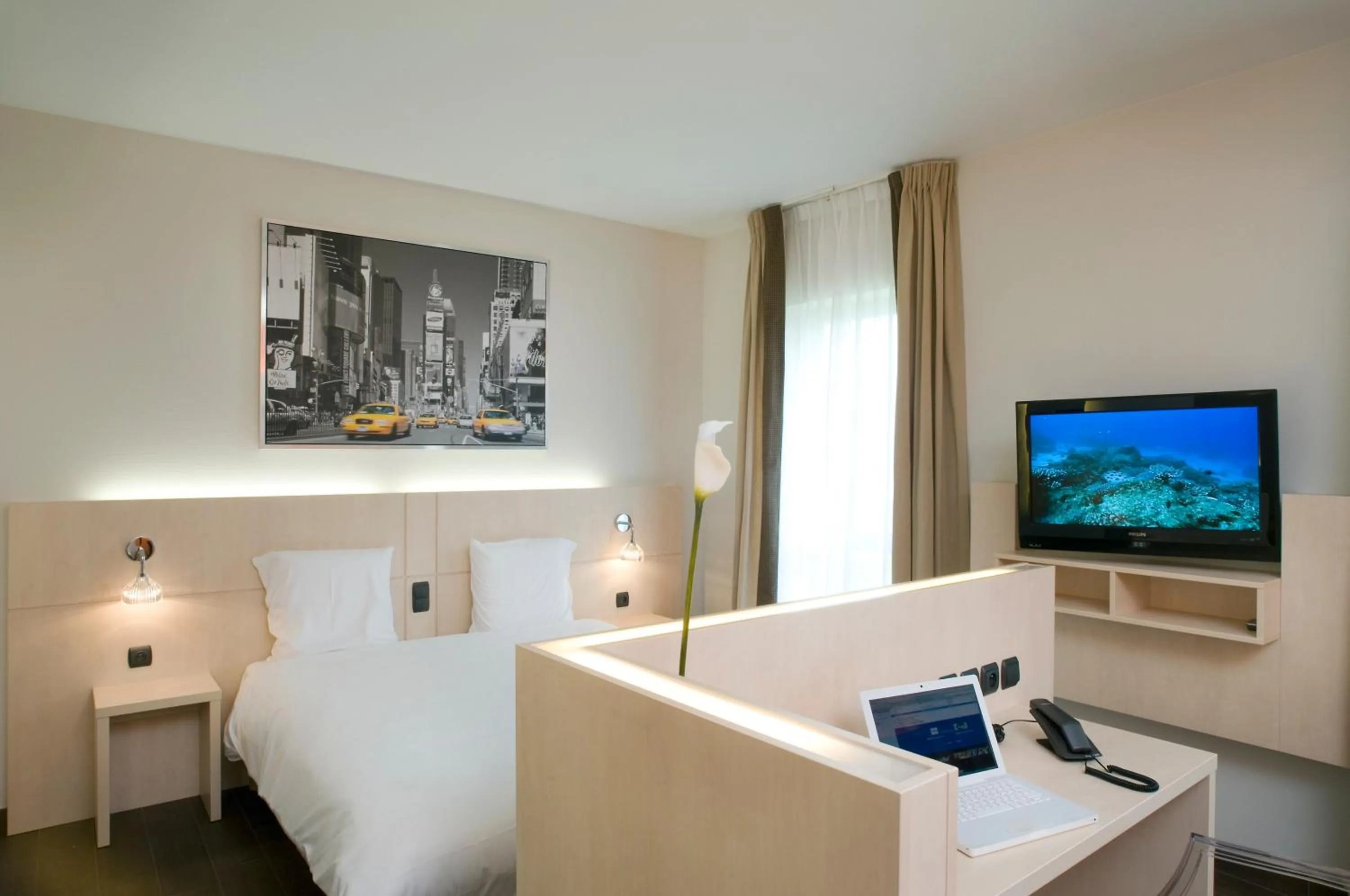 TV and multimedia, Bed in Ibis Styles La Louvière