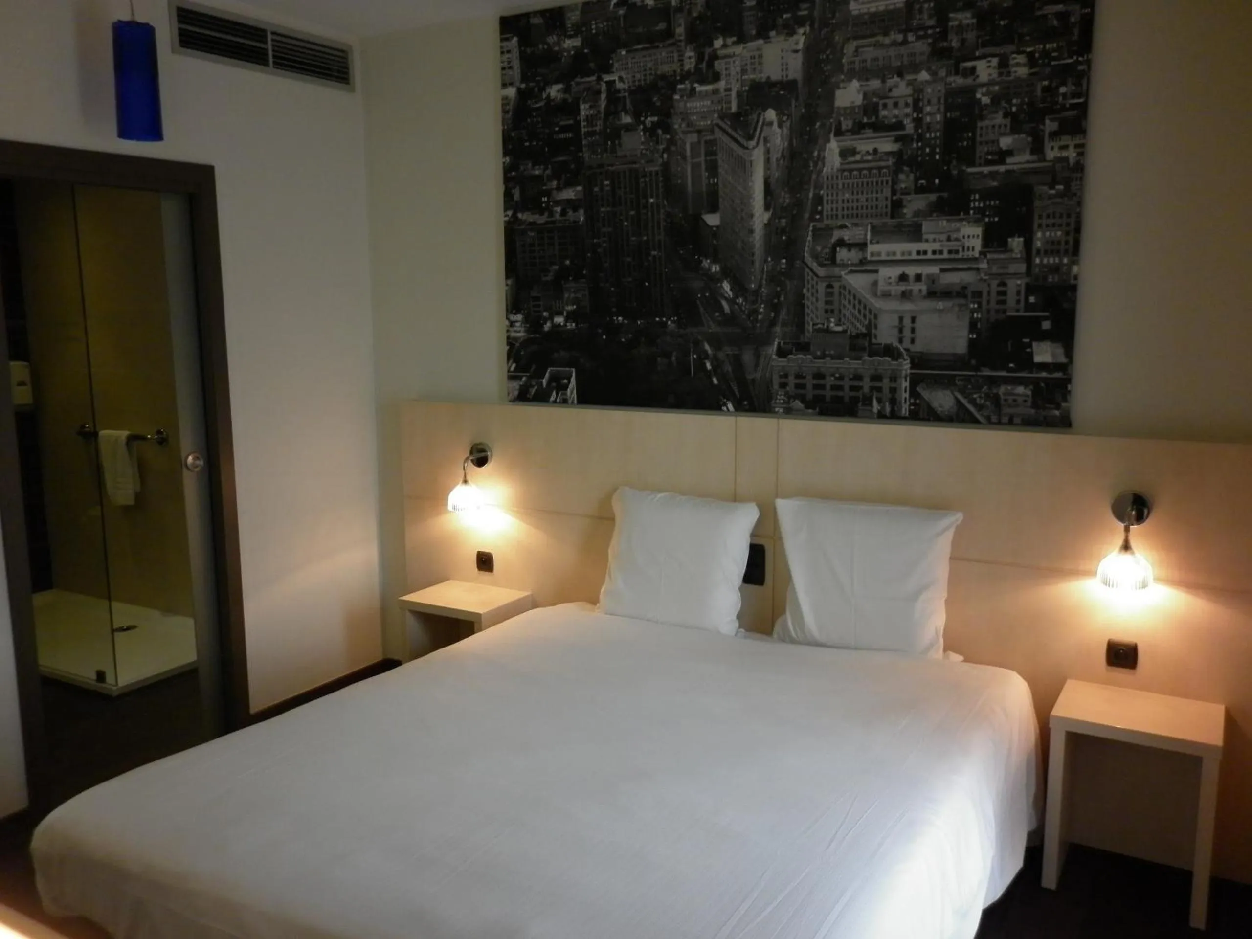 Bed in Ibis Styles La Louvière