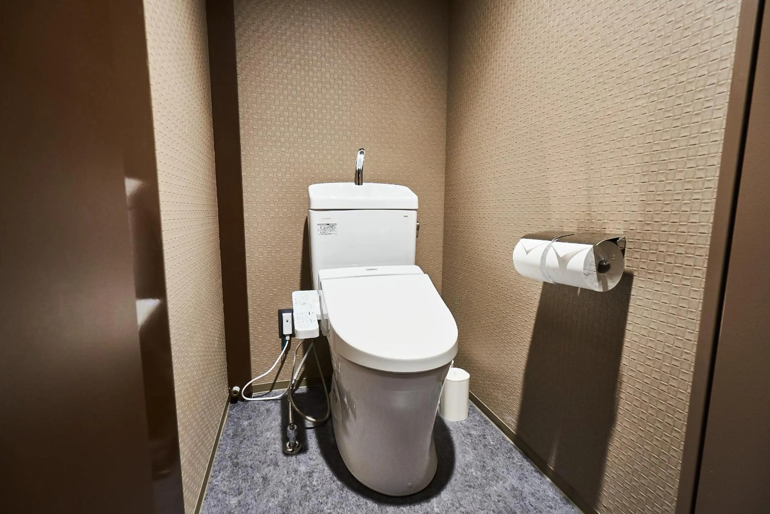 Toilet in &AND HOSTEL HOMMACHI EAST