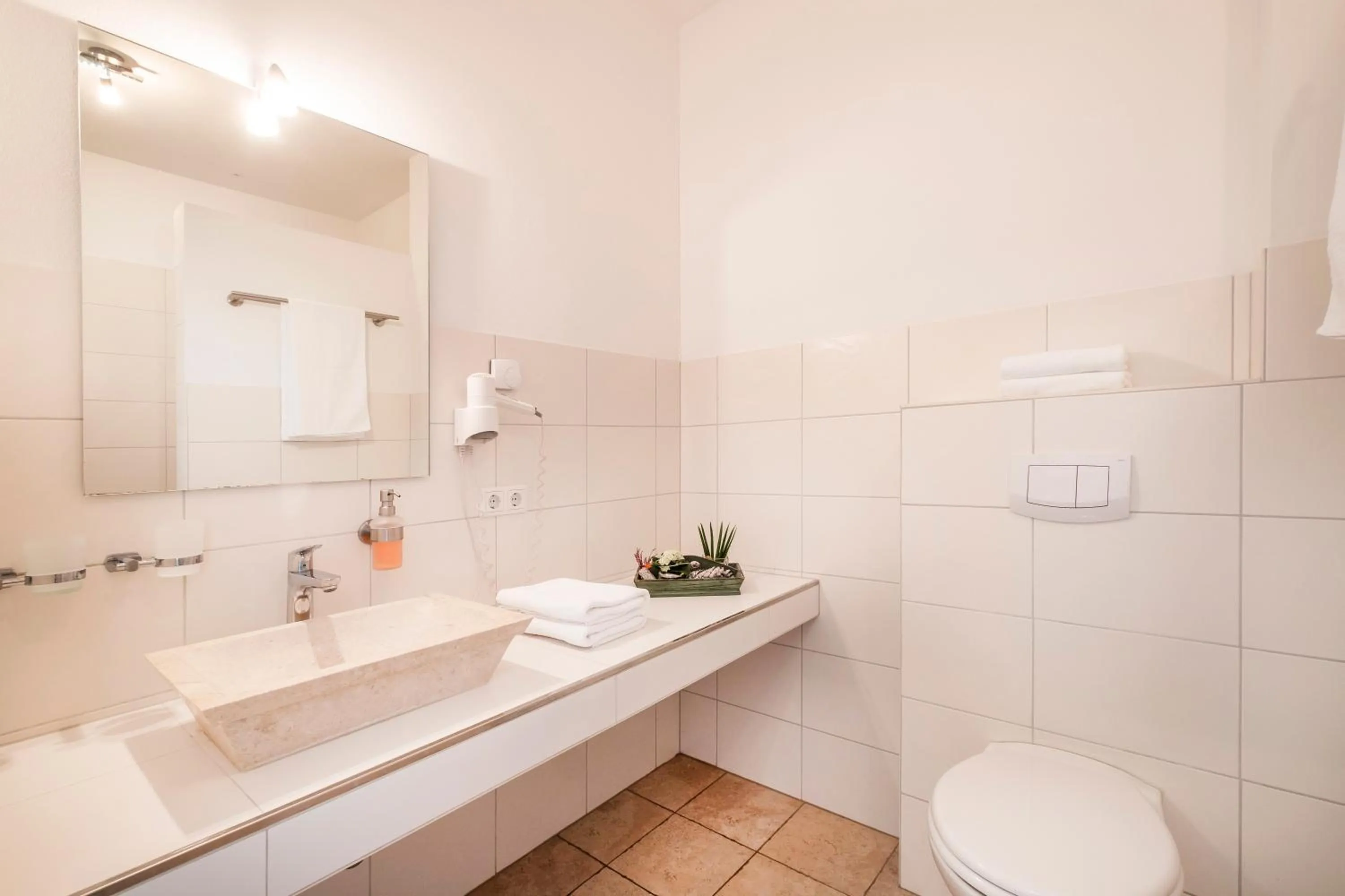 Bathroom in Hotel, Restaurant, Café Pharisäerhof - Nordseeurlaub mit Hund