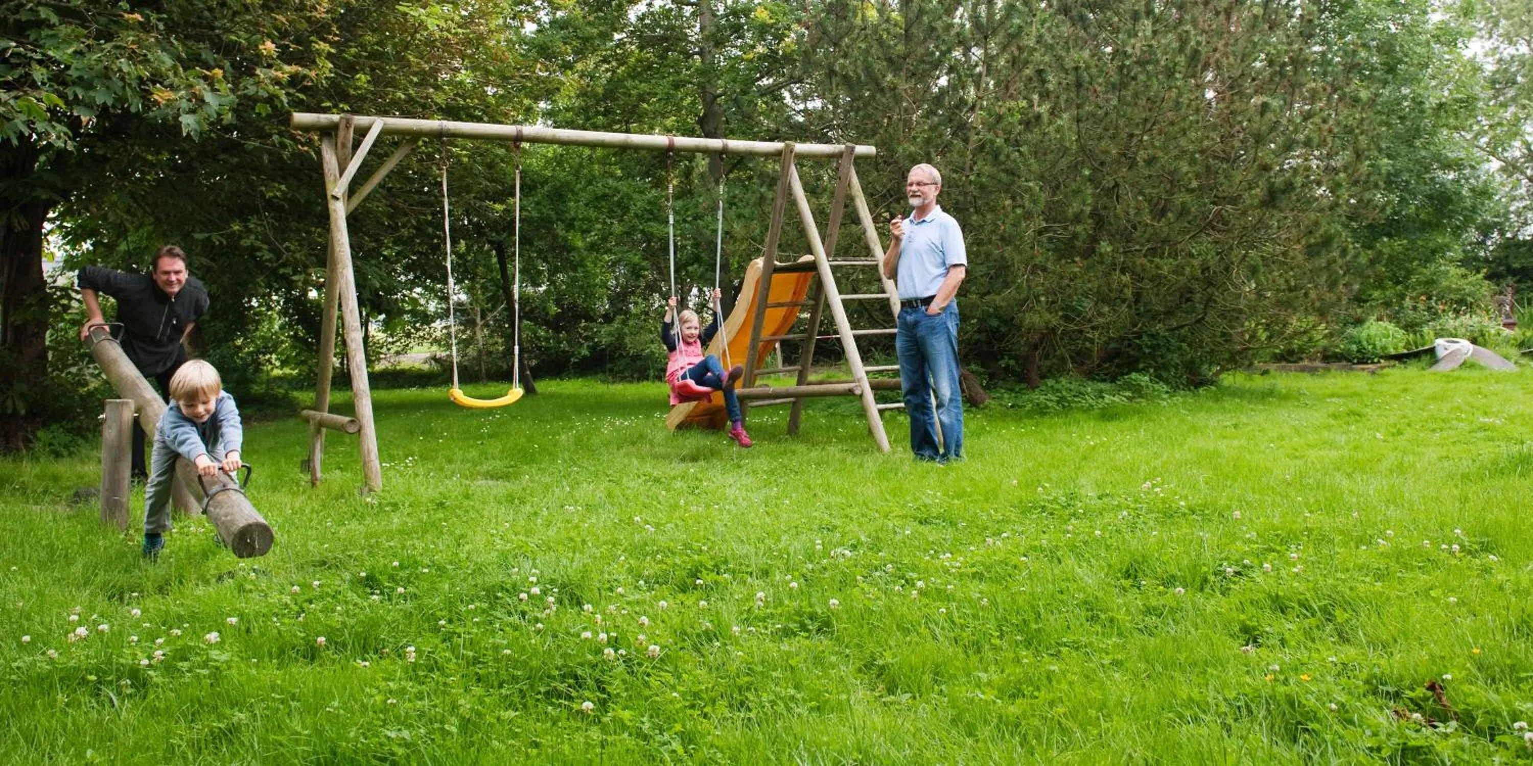 Children play ground in Hotel, Restaurant, Café Pharisäerhof - Nordseeurlaub mit Hund