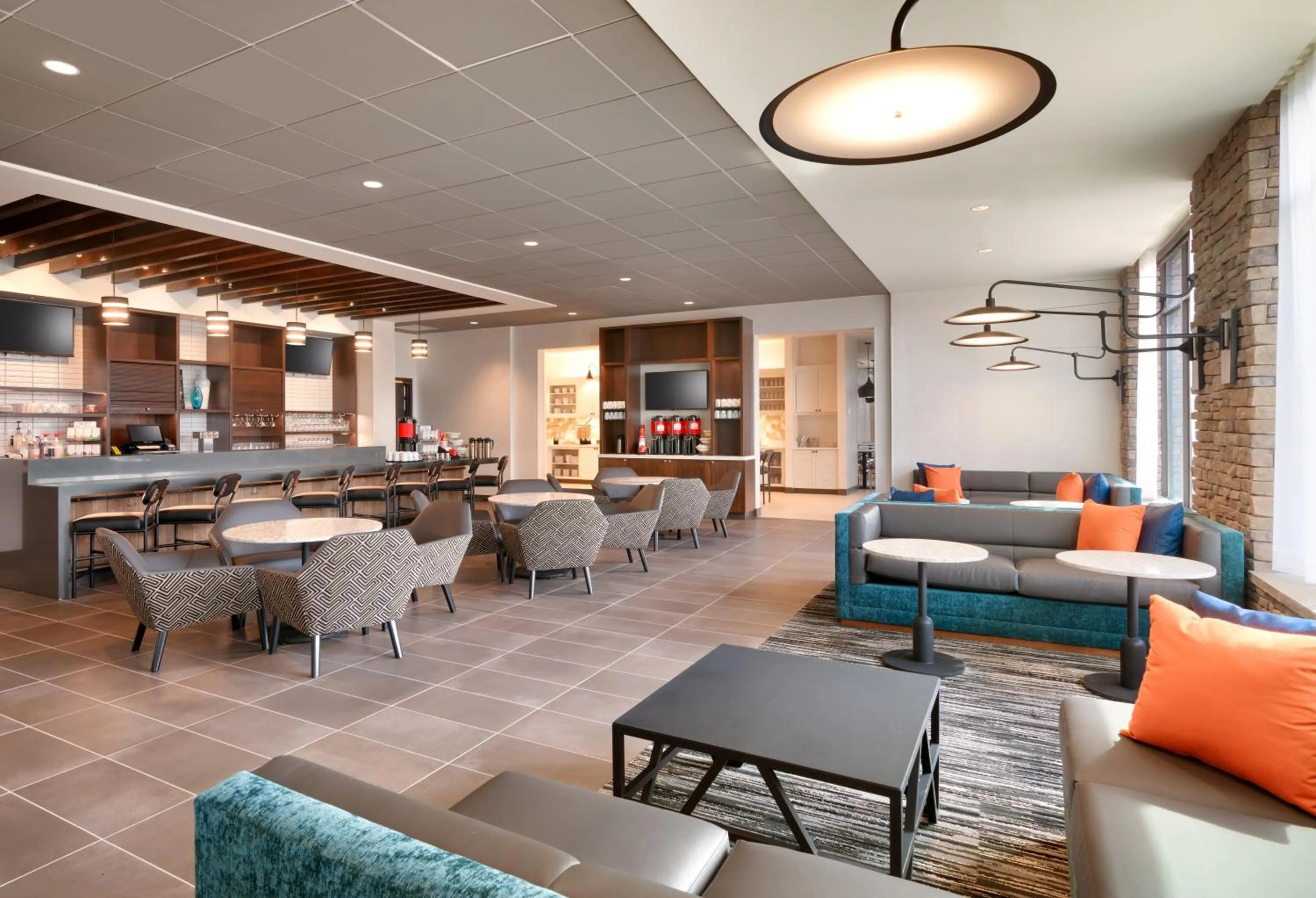 Lounge or bar in Hyatt Place Anchorage-Midtown
