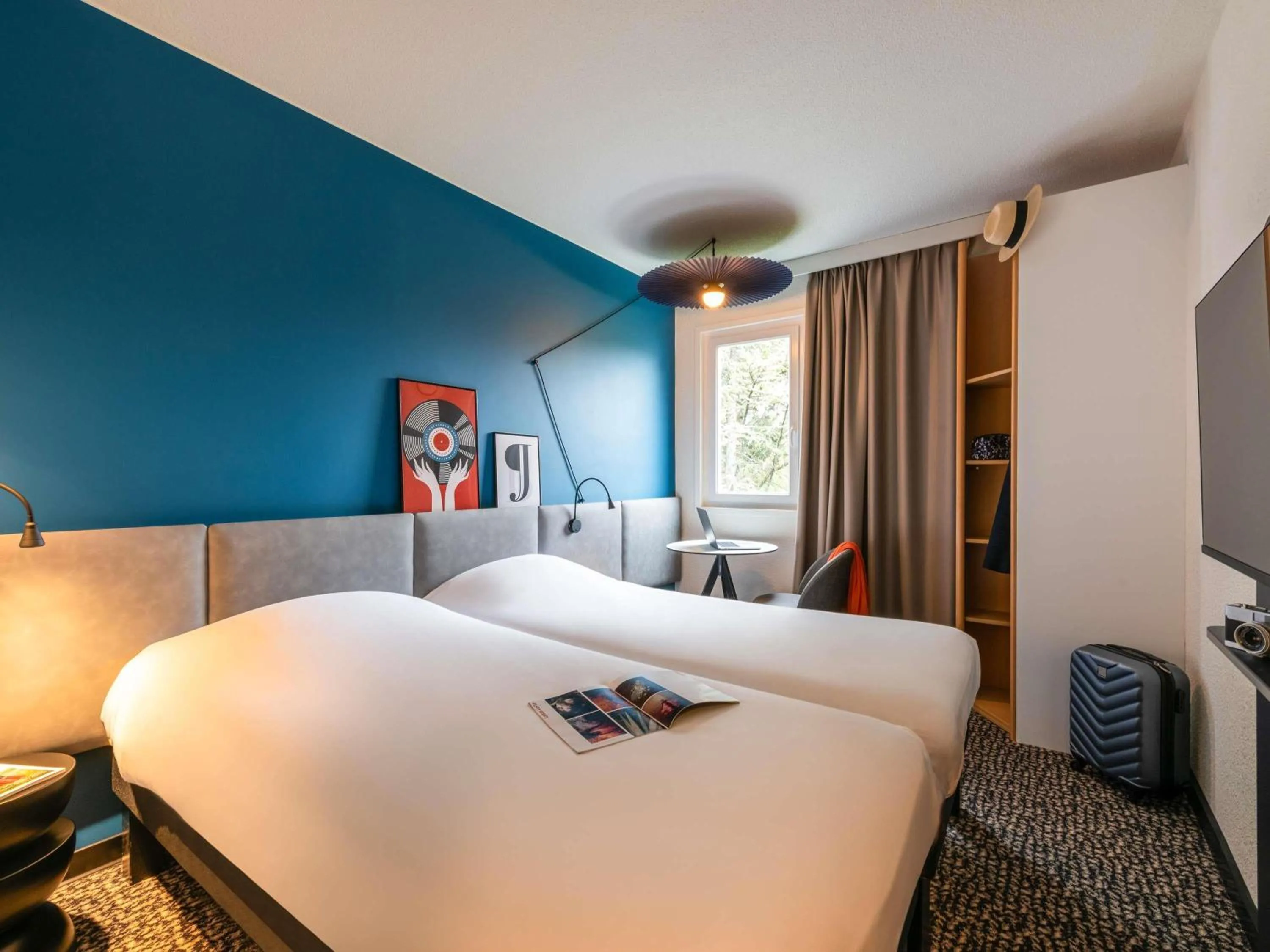 Bedroom, Bed in ibis Nuits Saint Georges