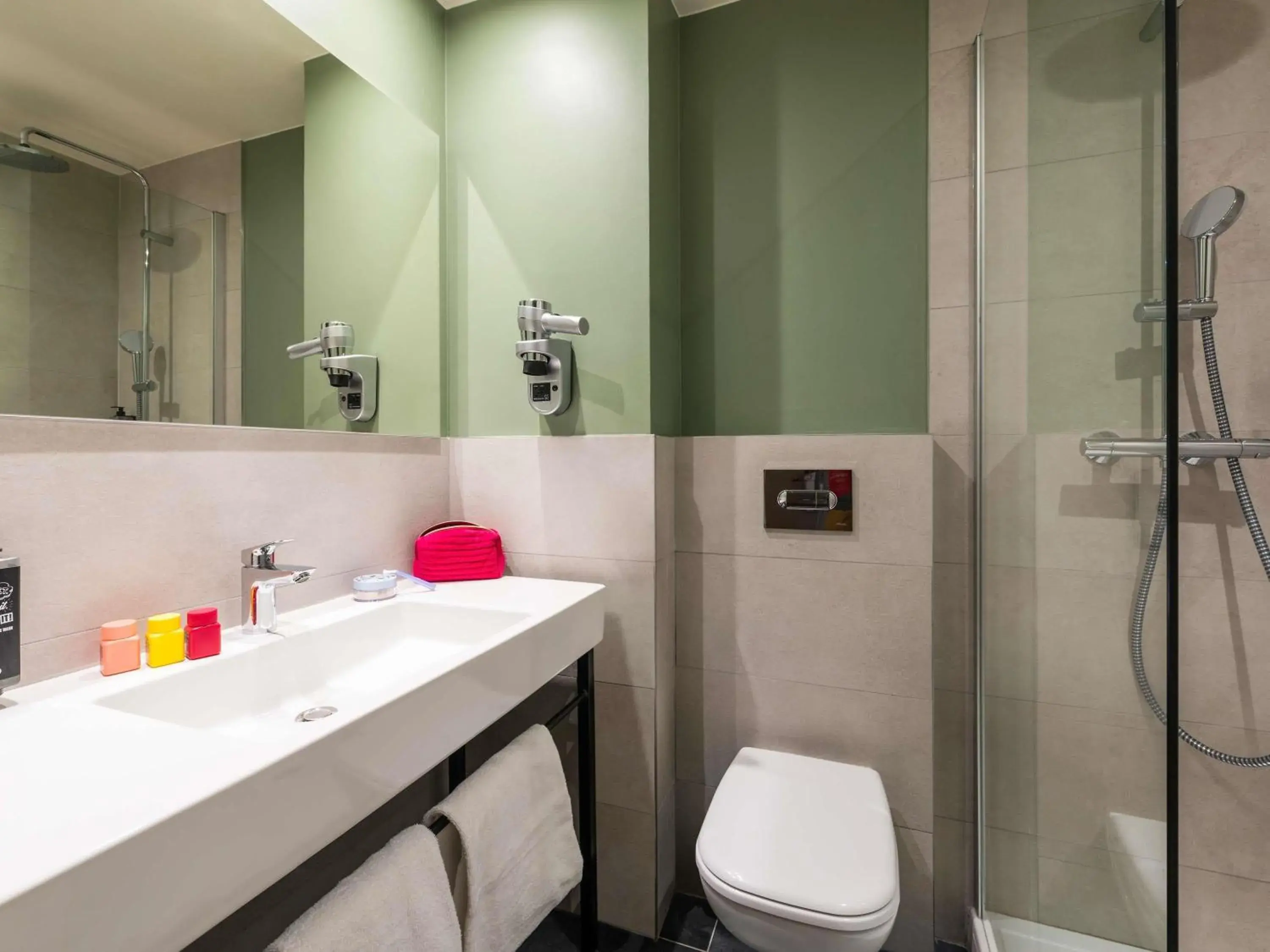 Standard Twin Room in ibis Nuits Saint Georges Standard Twin Room in ibis Nuits Saint Georges