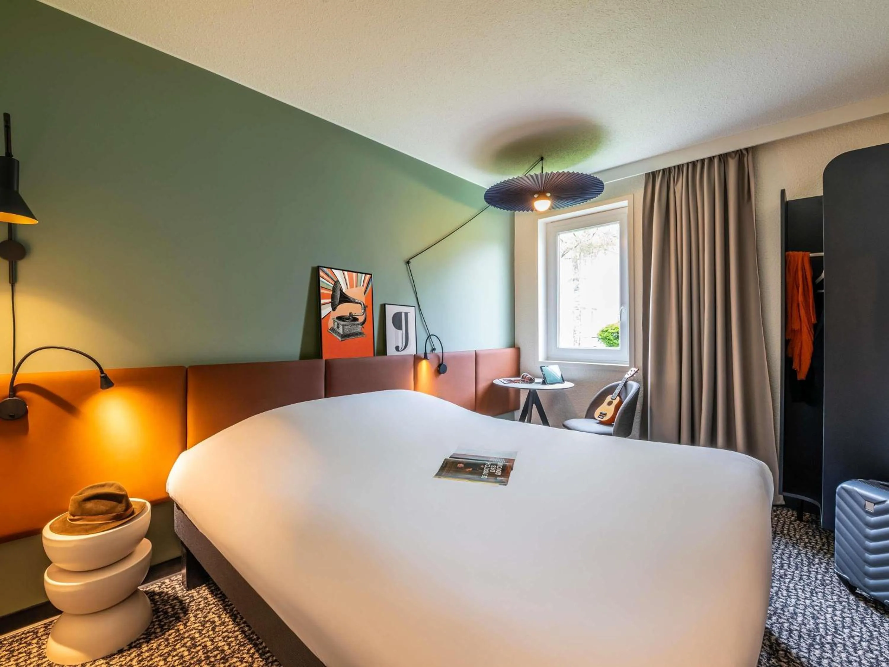 Bedroom, Bed in ibis Nuits Saint Georges