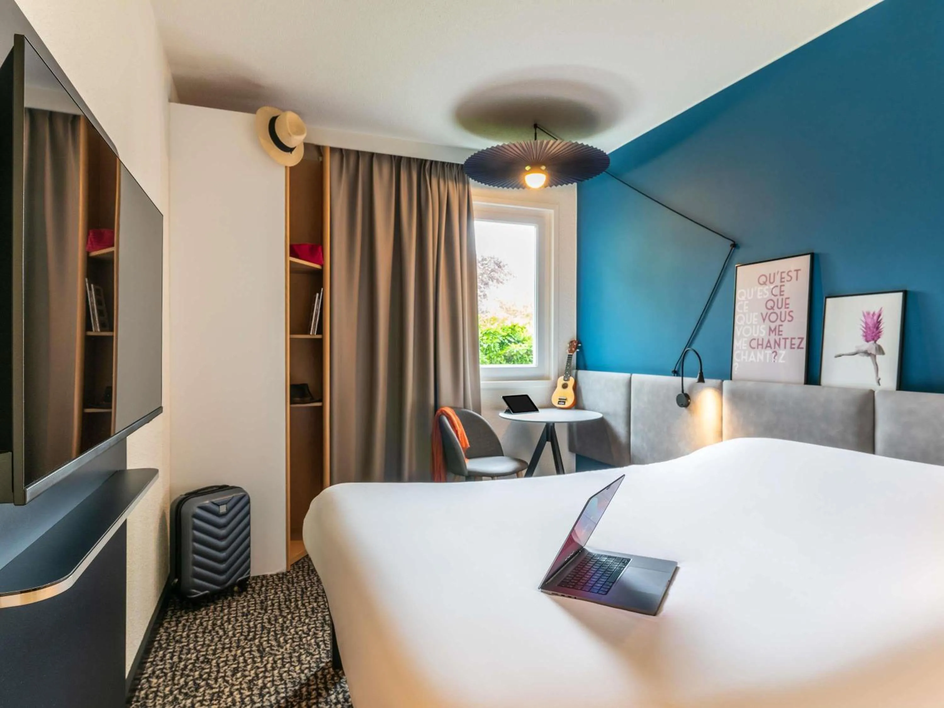 Property building, Bed in ibis Nuits Saint Georges