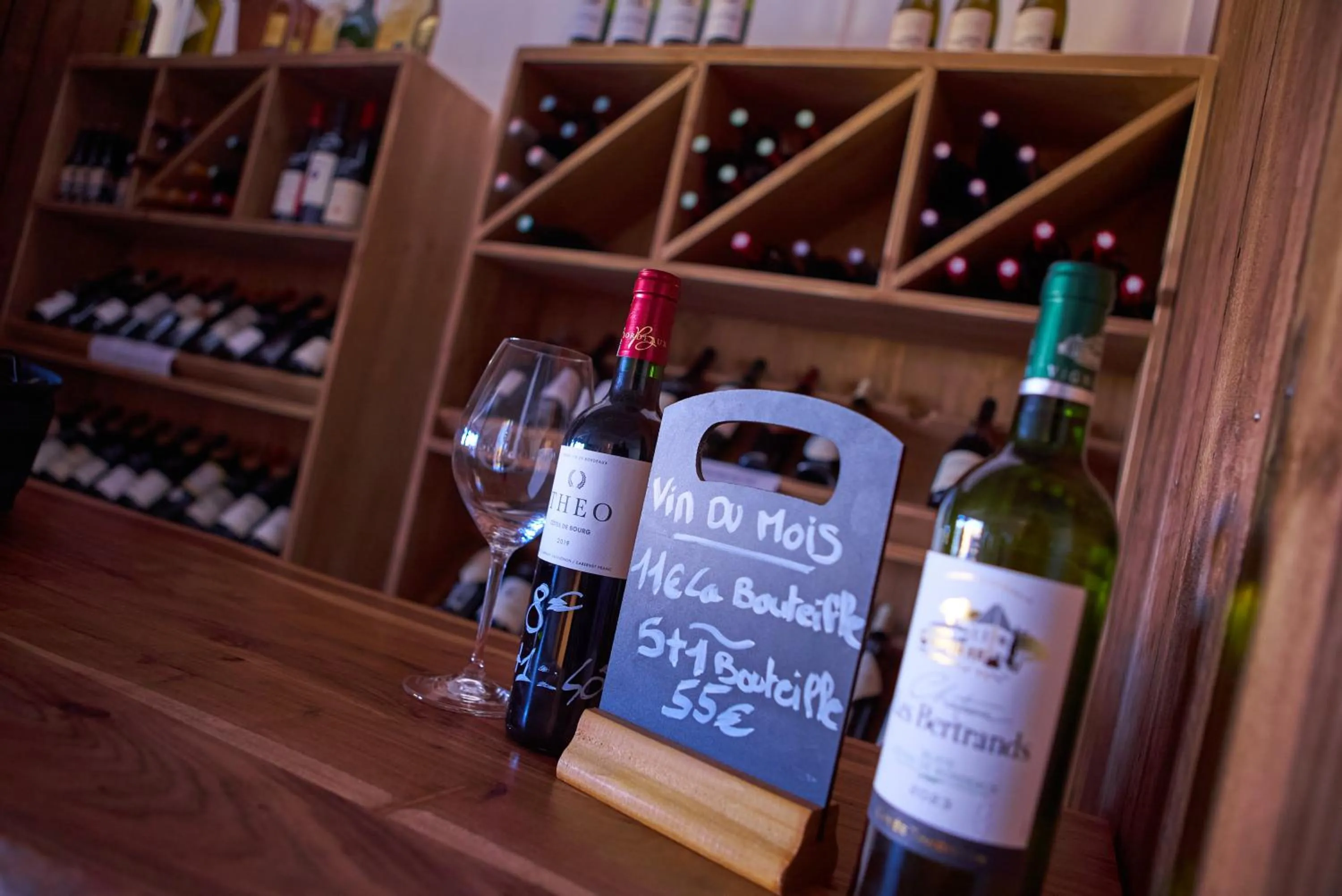 Lounge or bar in The Originals Access, Hôtel Limoges Nord