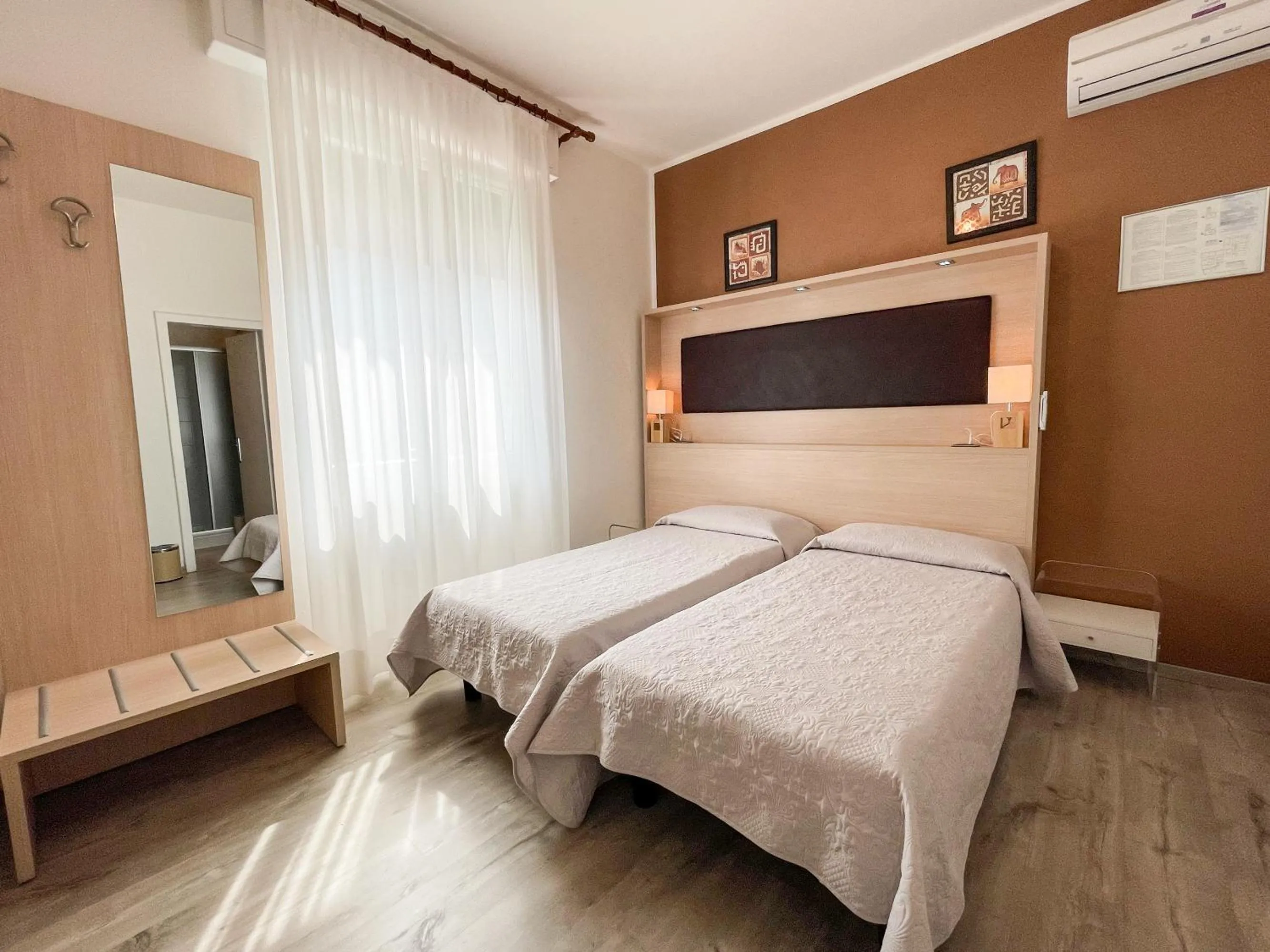 Bedroom, Bed in Hotel Alpino