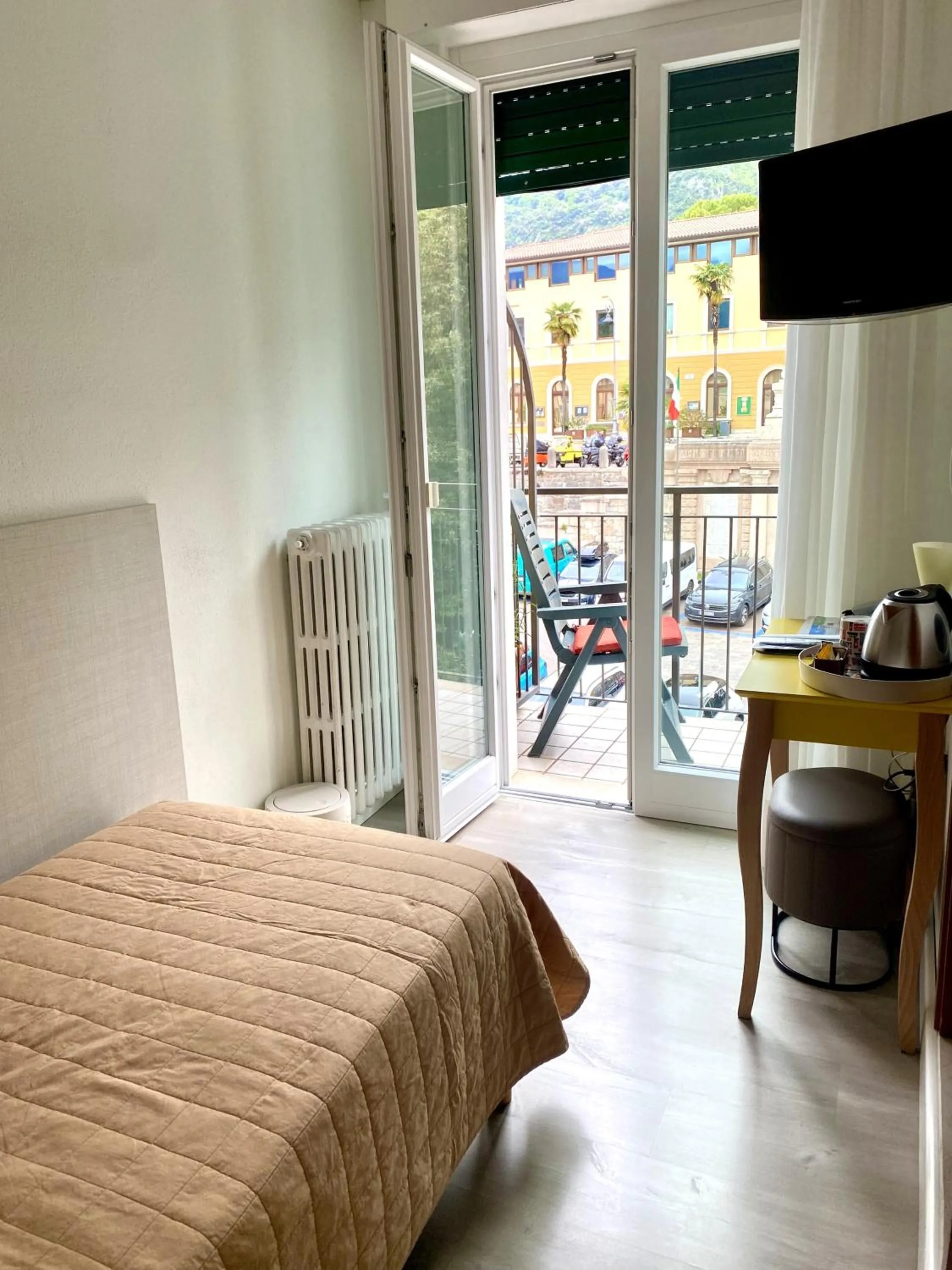 View (from property/room), Bed in Hotel Alpino