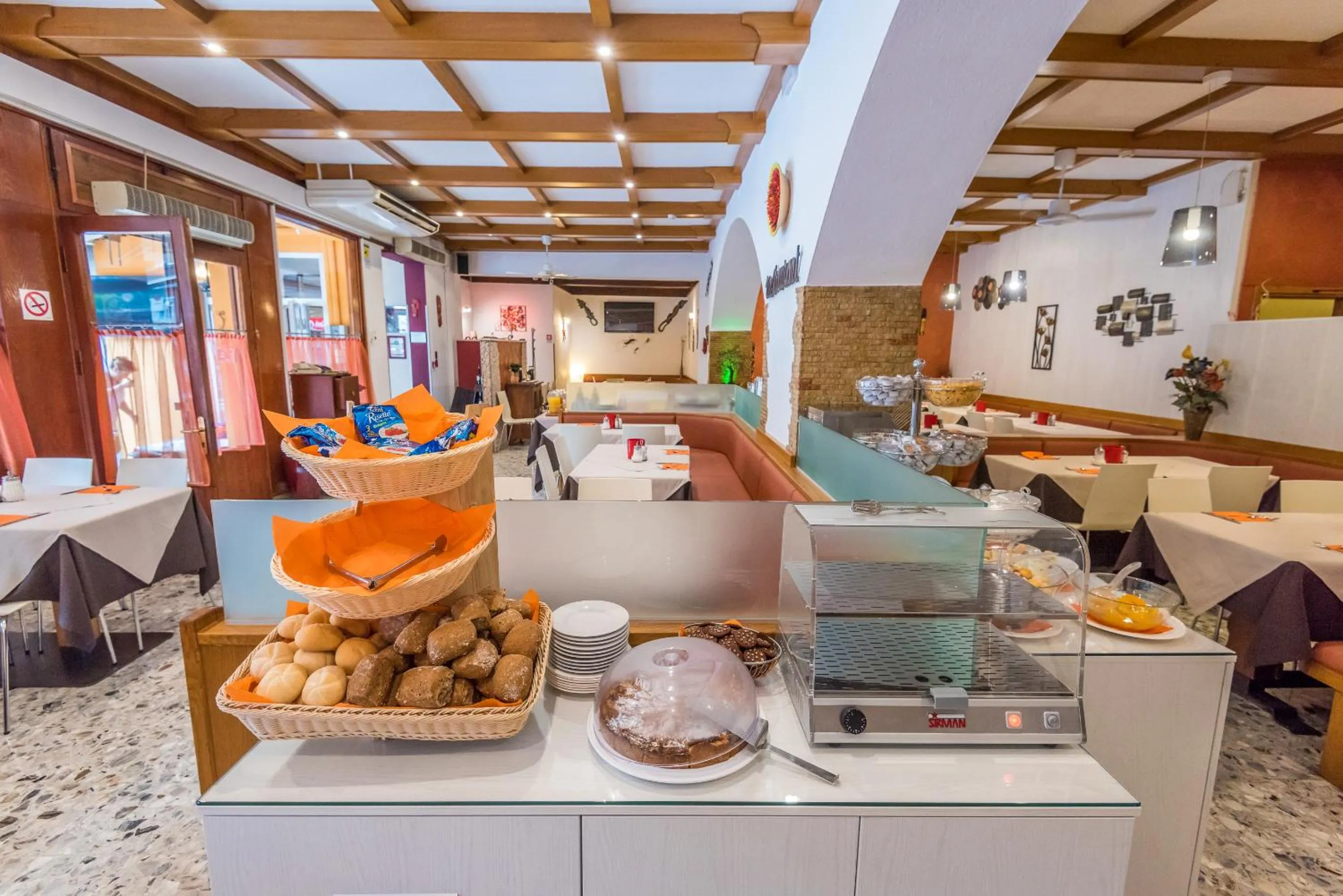 Restaurant/places to eat in Hotel Alpino