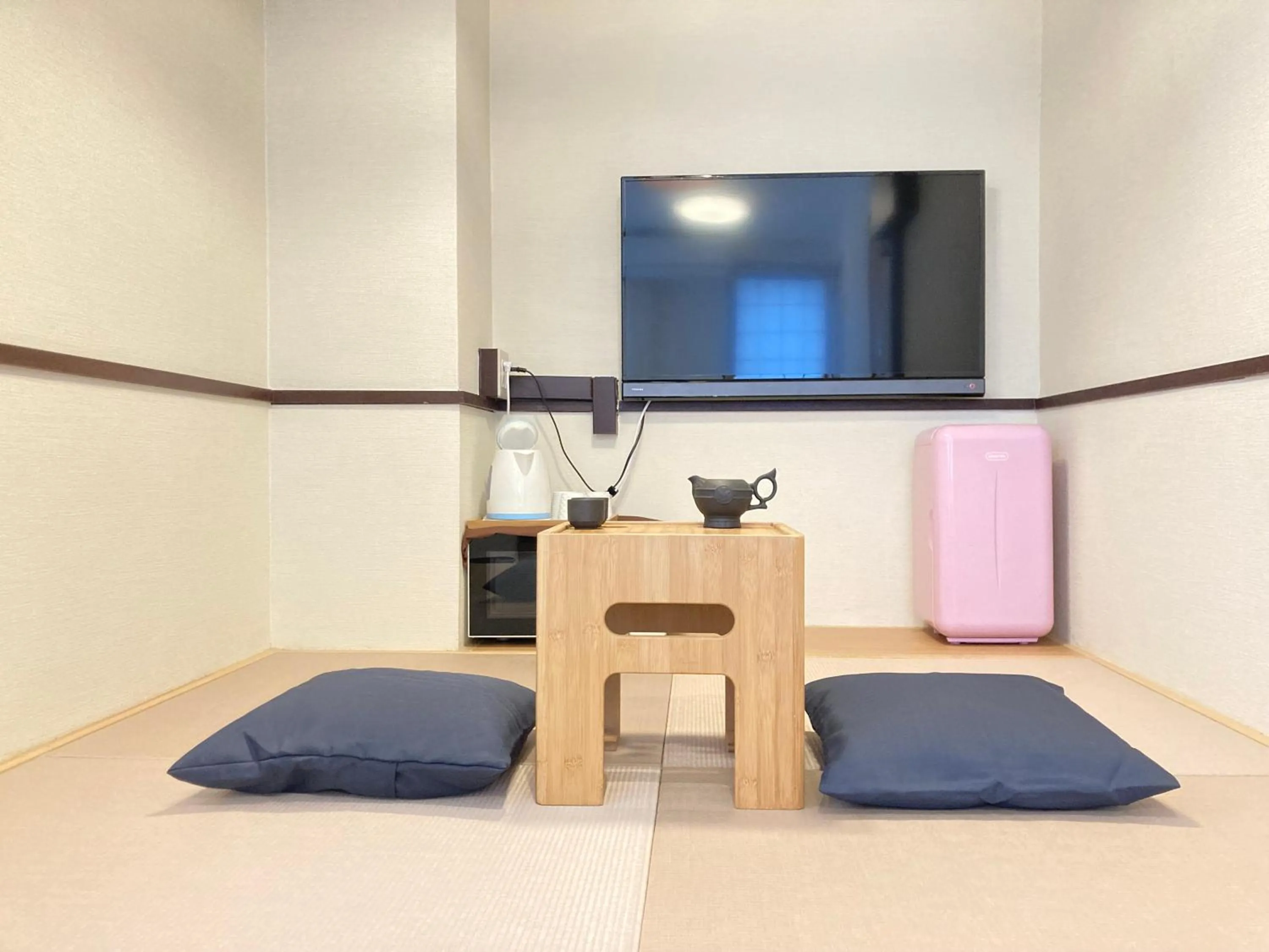 Bed in KEYHOTEL-5minutes for walk to Akihabara Electric Town