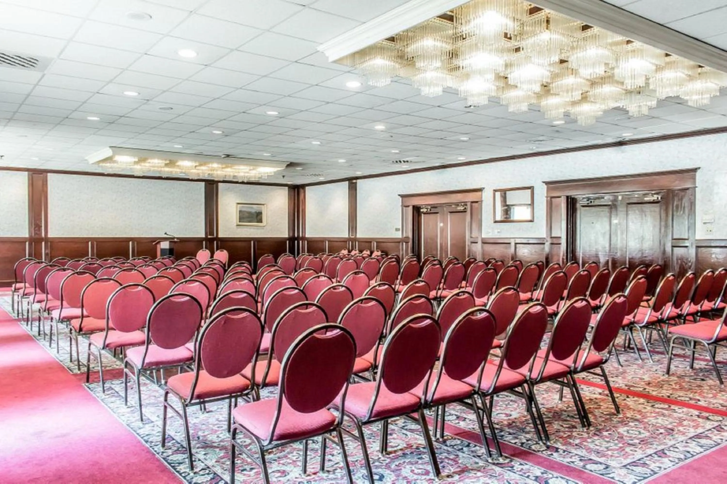 Meeting/conference room in FairBridge Inn & Suites Poconos