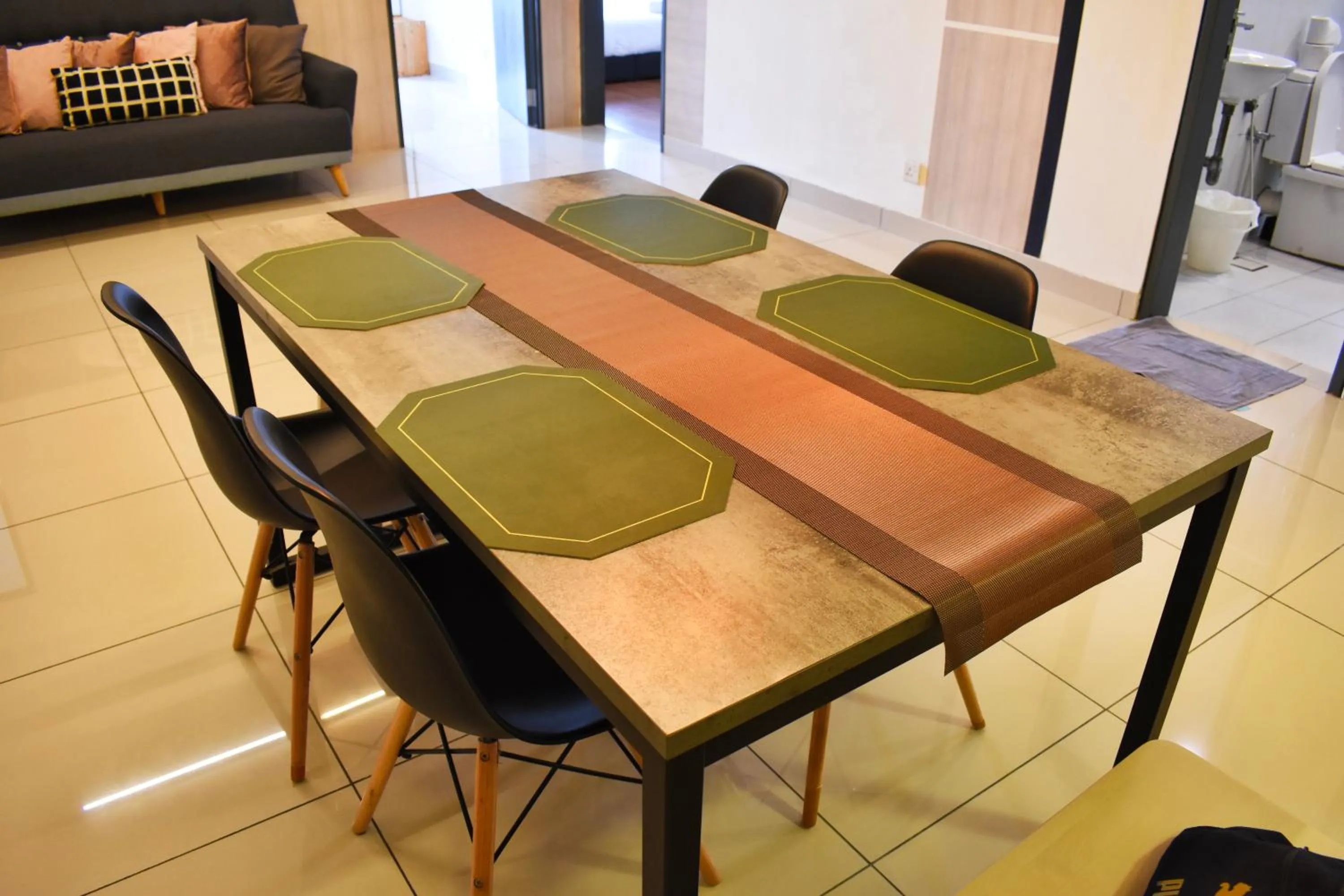 DaMen Homestay @SubangHomeStay