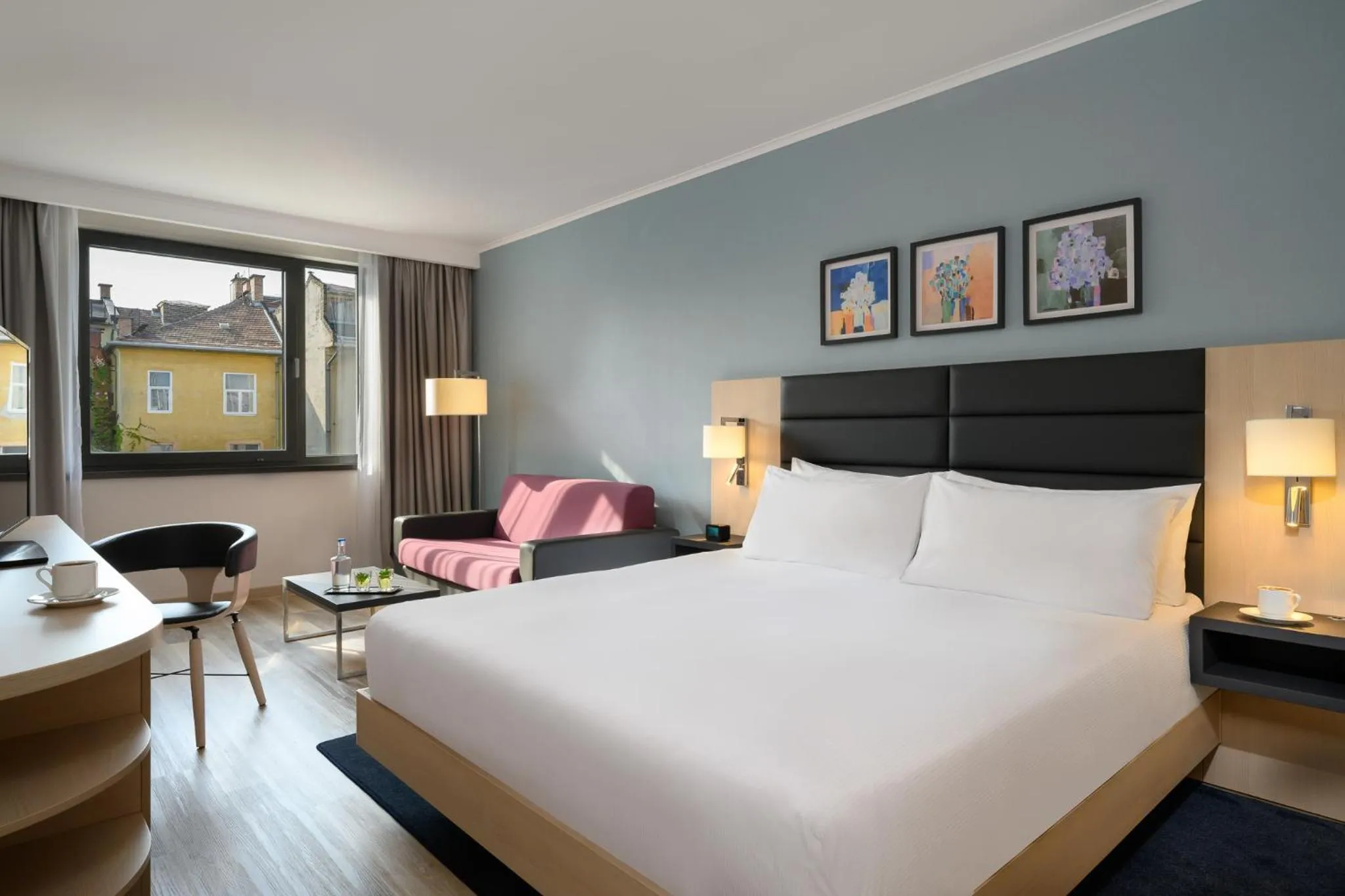 Coffee/tea facilities, Bed in Hilton Garden Inn Budapest City Centre