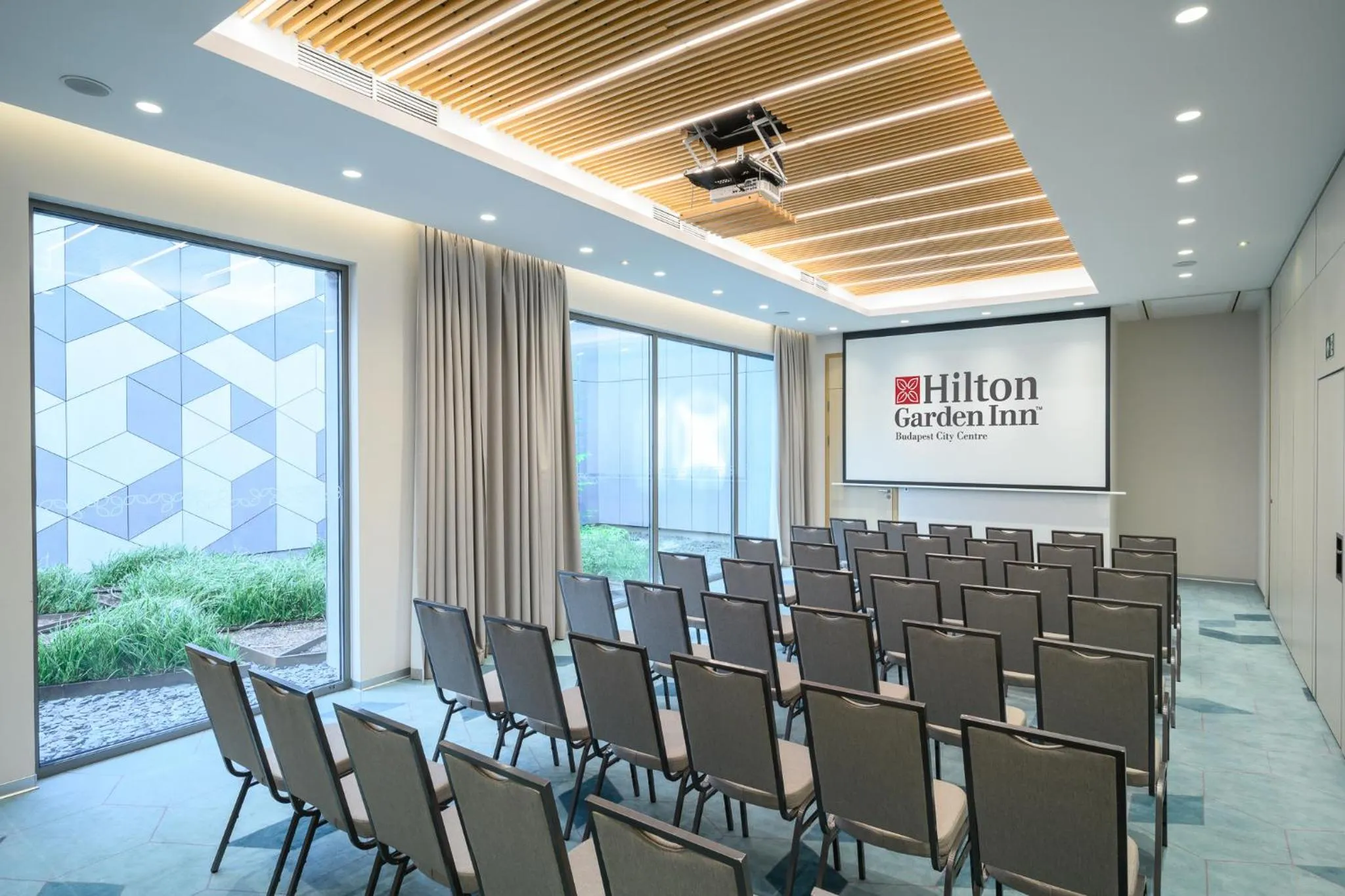 Meeting/conference room in Hilton Garden Inn Budapest City Centre